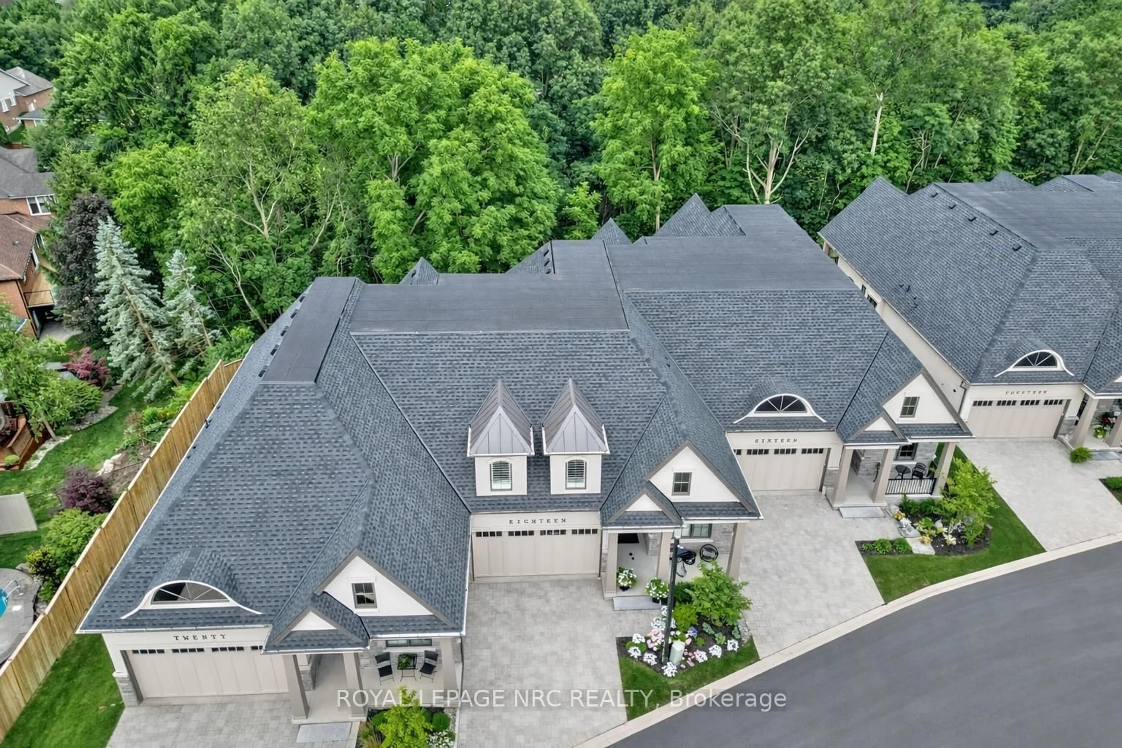 A pic from outside/outdoor area/front of a property/back of a property/a pic from drone, unknown for 190 CANBORO Rd #18, Pelham Ontario L0S 1E0