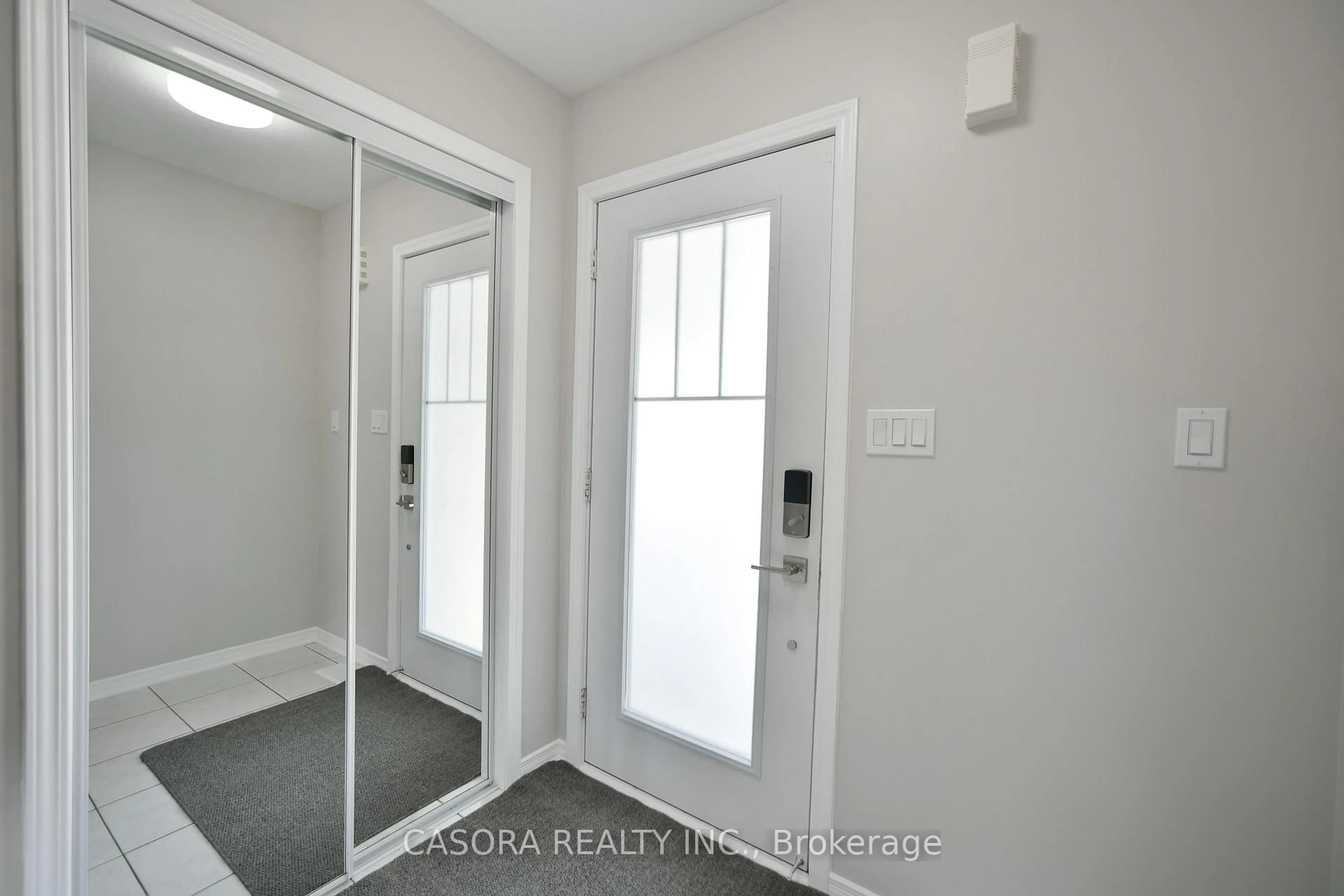 Indoor entryway for 110 Arnold Marshall Blvd, Haldimand Ontario N3W 0B9