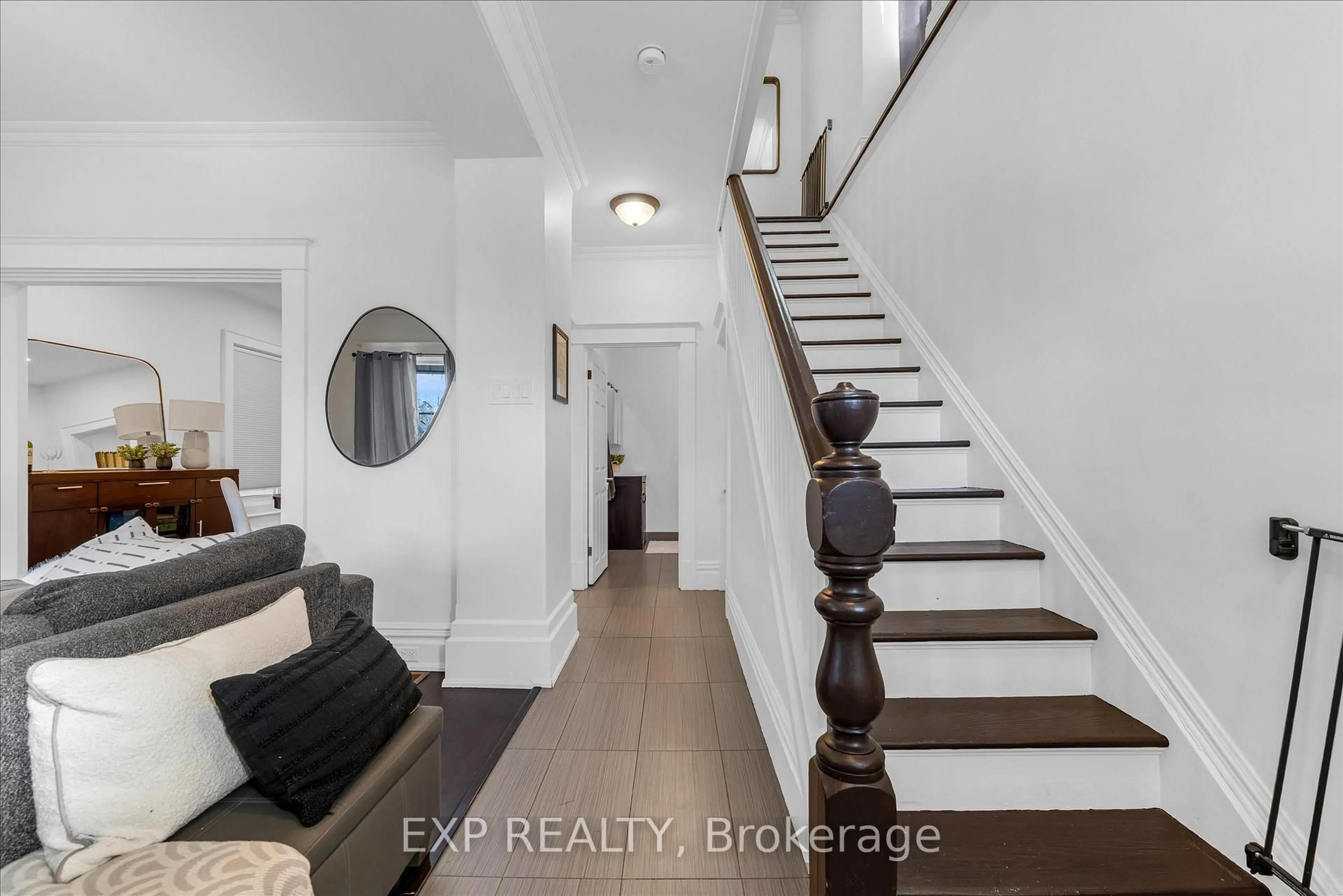 Indoor entryway for 21 East 21st St, Hamilton Ontario L8V 2T3