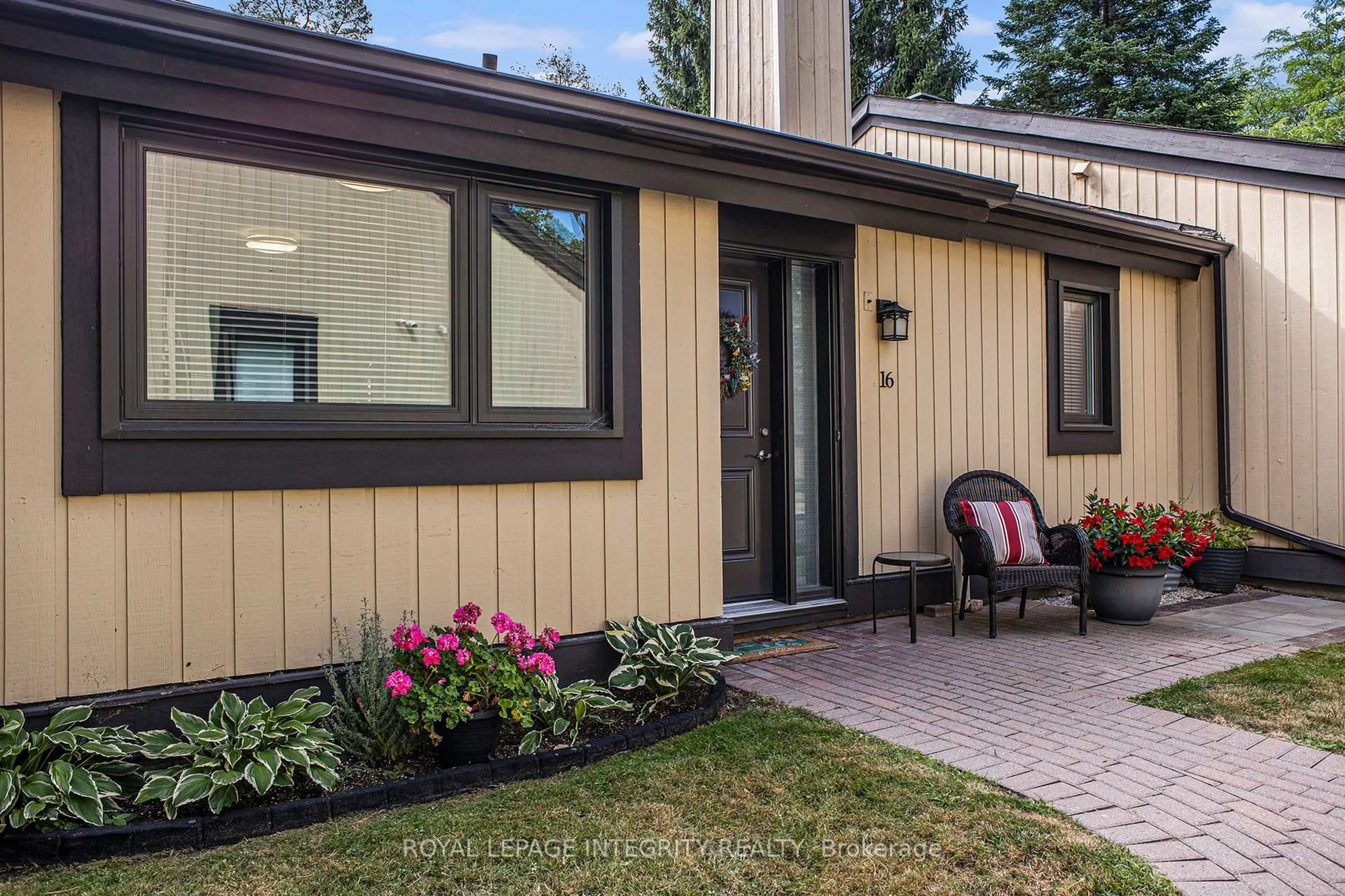 Unknown for 16 Pebble Beach Crt, Ottawa Ontario K2S 1B9