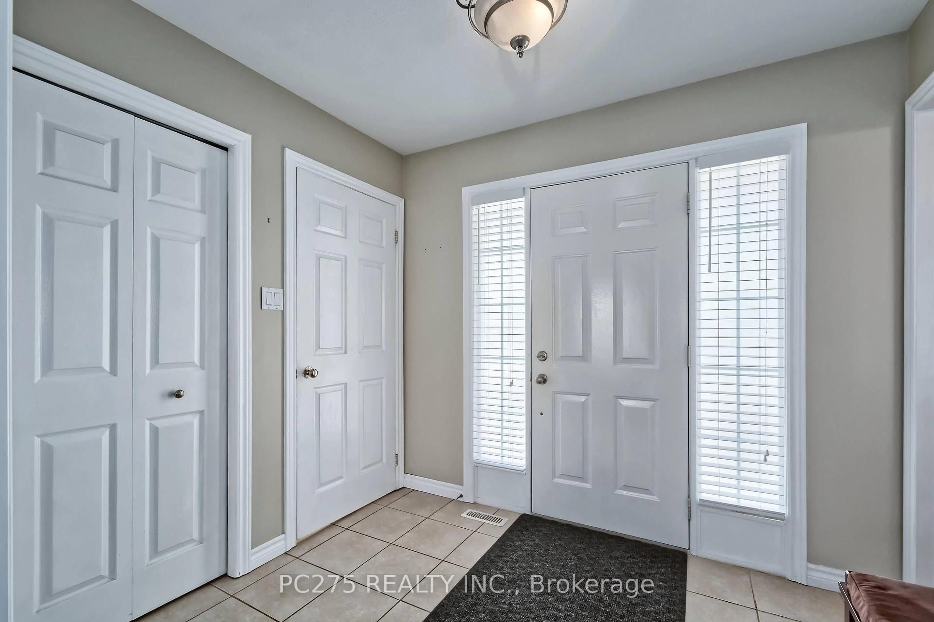Indoor entryway for 448 Forest Creek Pl, London East Ontario N5Y 5T6