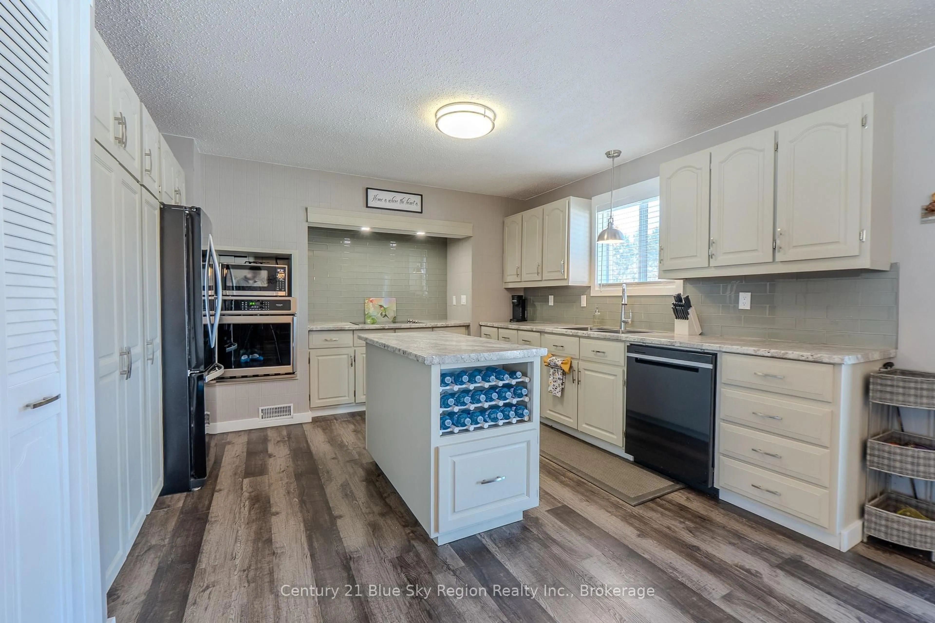 Open concept kitchen, ceramic/tile floor for 10695 Highway 64, West Nipissing Ontario P0H 1R0
