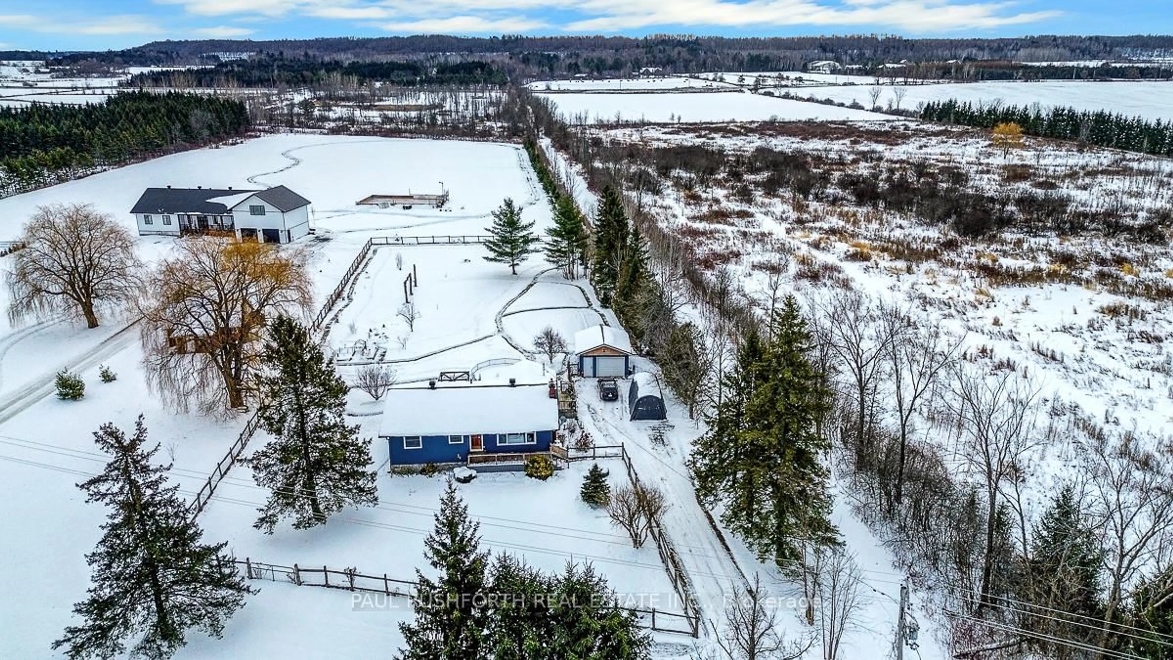 A pic from outside/outdoor area/front of a property/back of a property/a pic from drone, unknown for 3304 Old Highway 17, Clarence-Rockland Ontario K4K 1W3