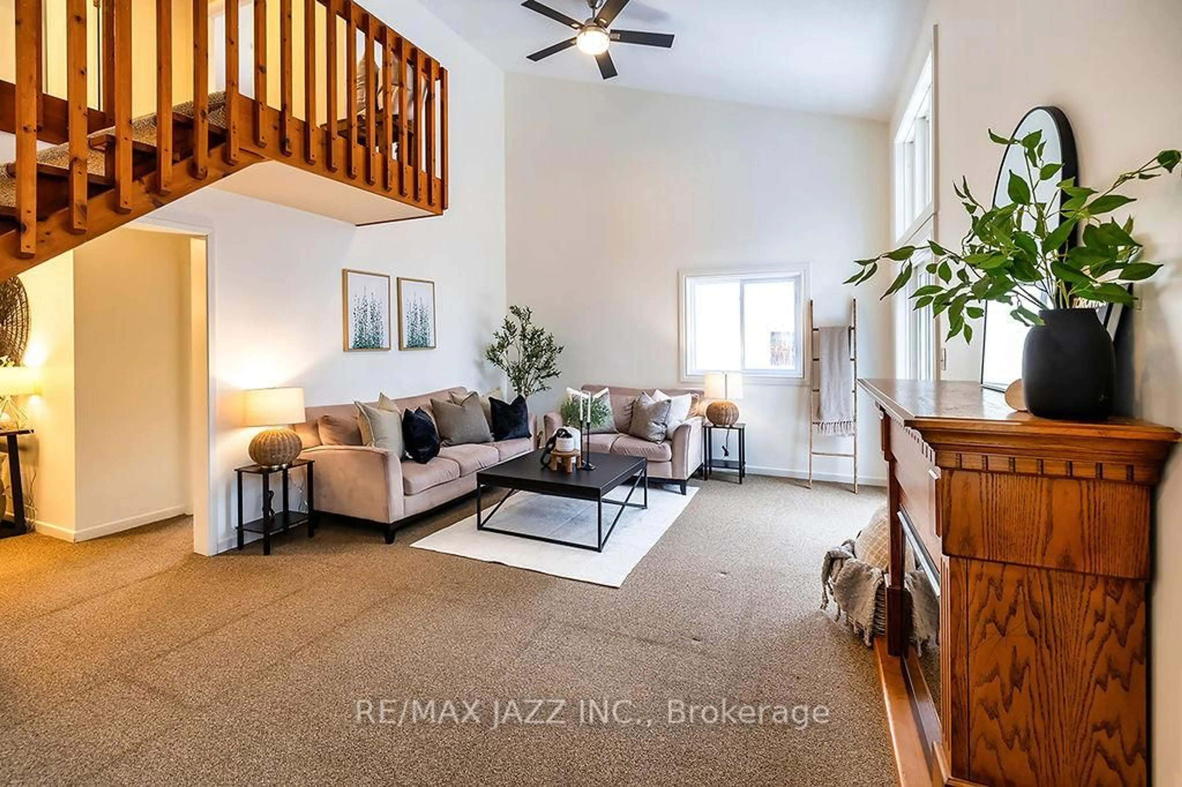 Living room with furniture, unknown for 45 Milton St, Bracebridge Ontario P1L 1G9