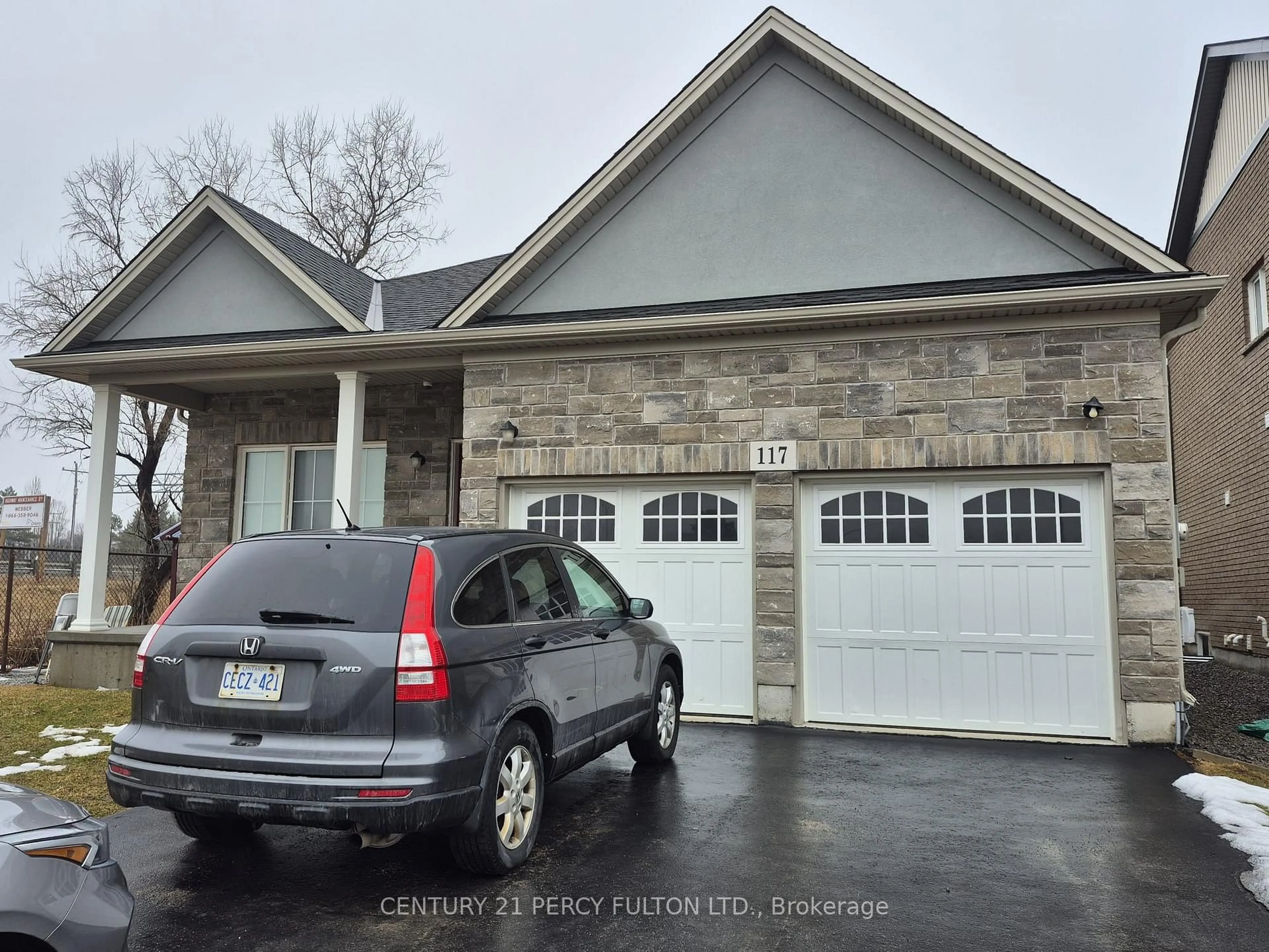 Indoor garage for 117 JUNEBERRY Rd, Thorold Ontario L2V 0H8
