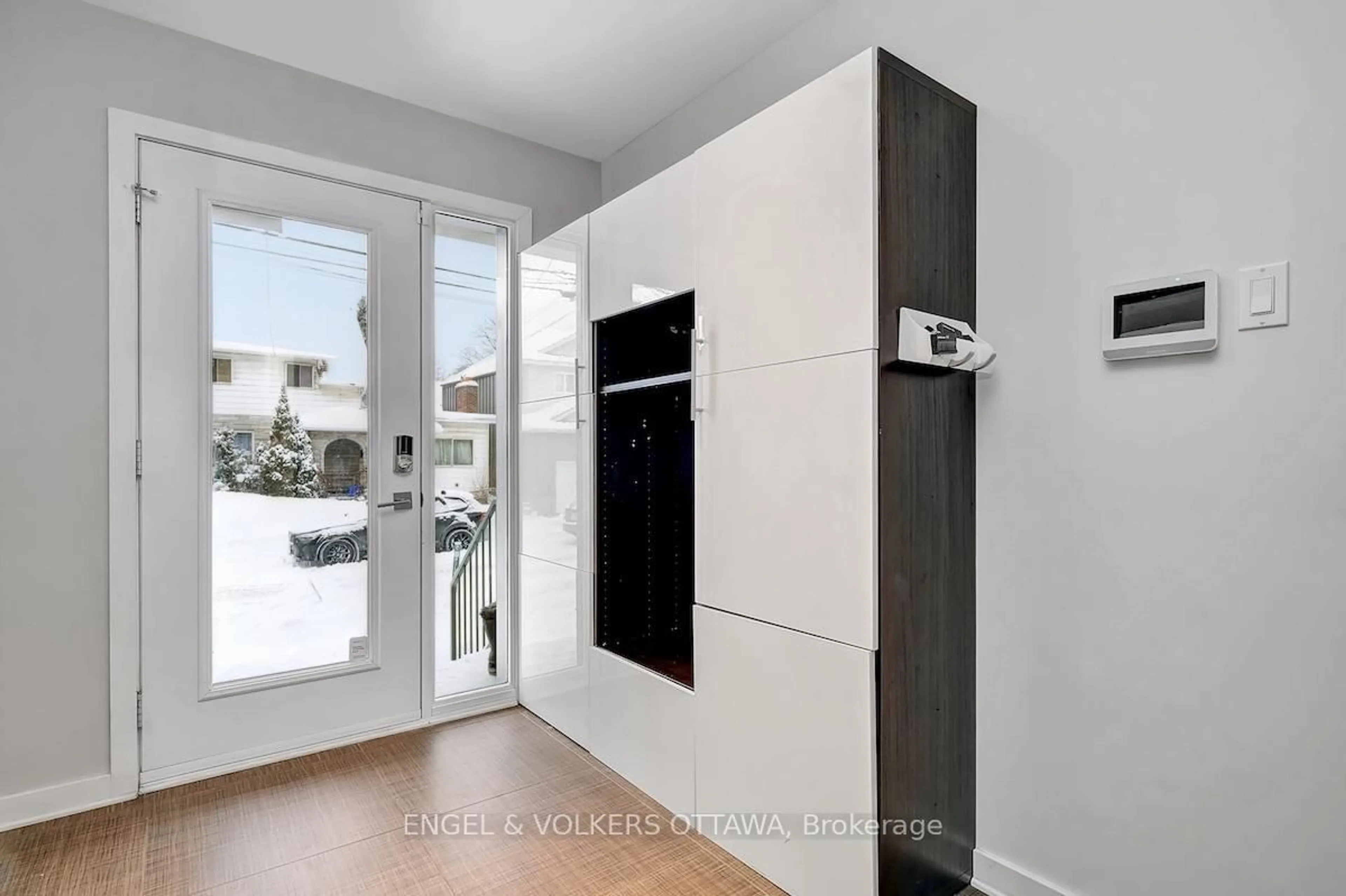 Unknown for 32 Sims Ave, Ottawa Ontario K1Y 3K1