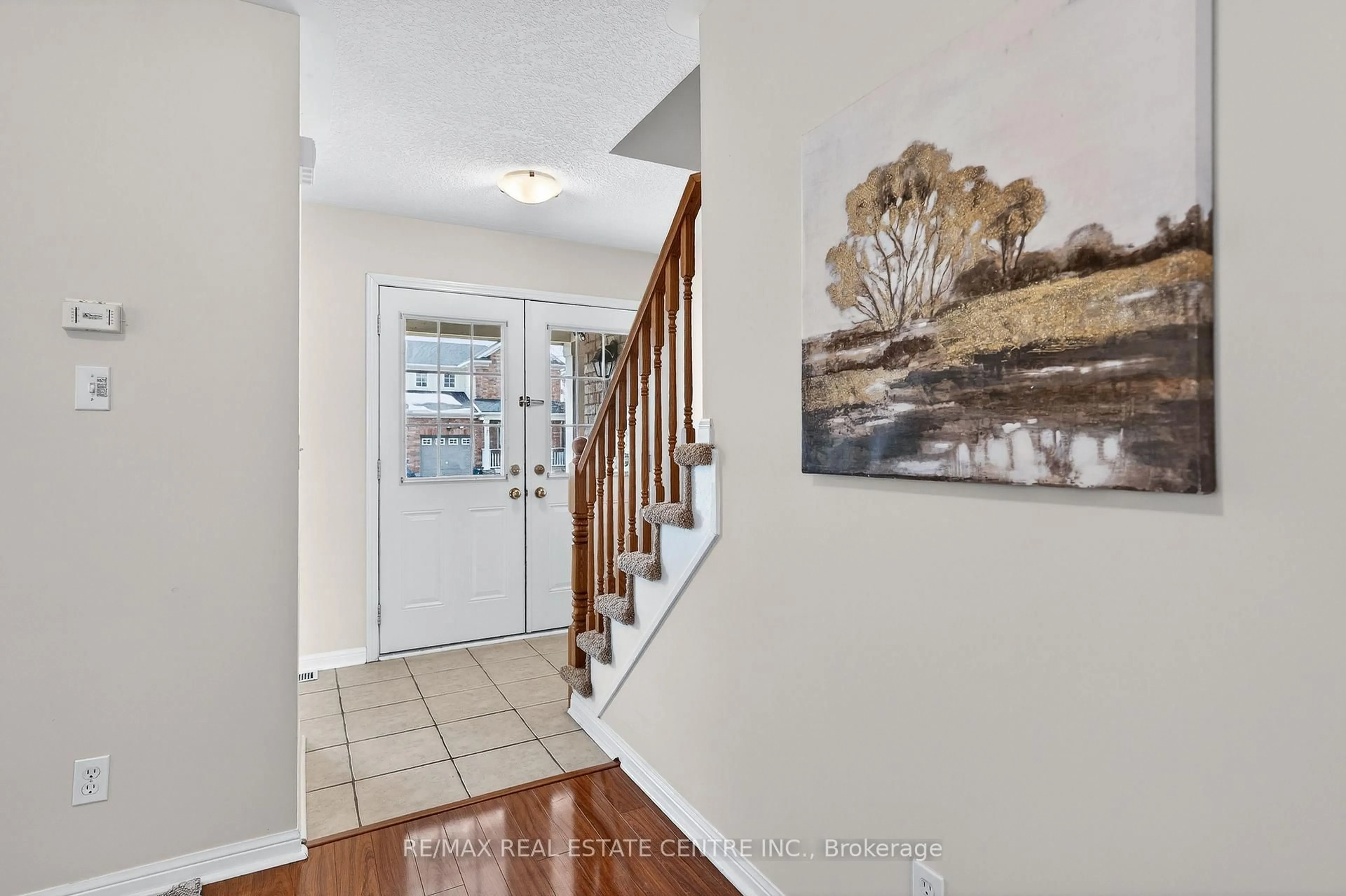 Indoor entryway for 20 Longspur Way, Cambridge Ontario N1T 2K4