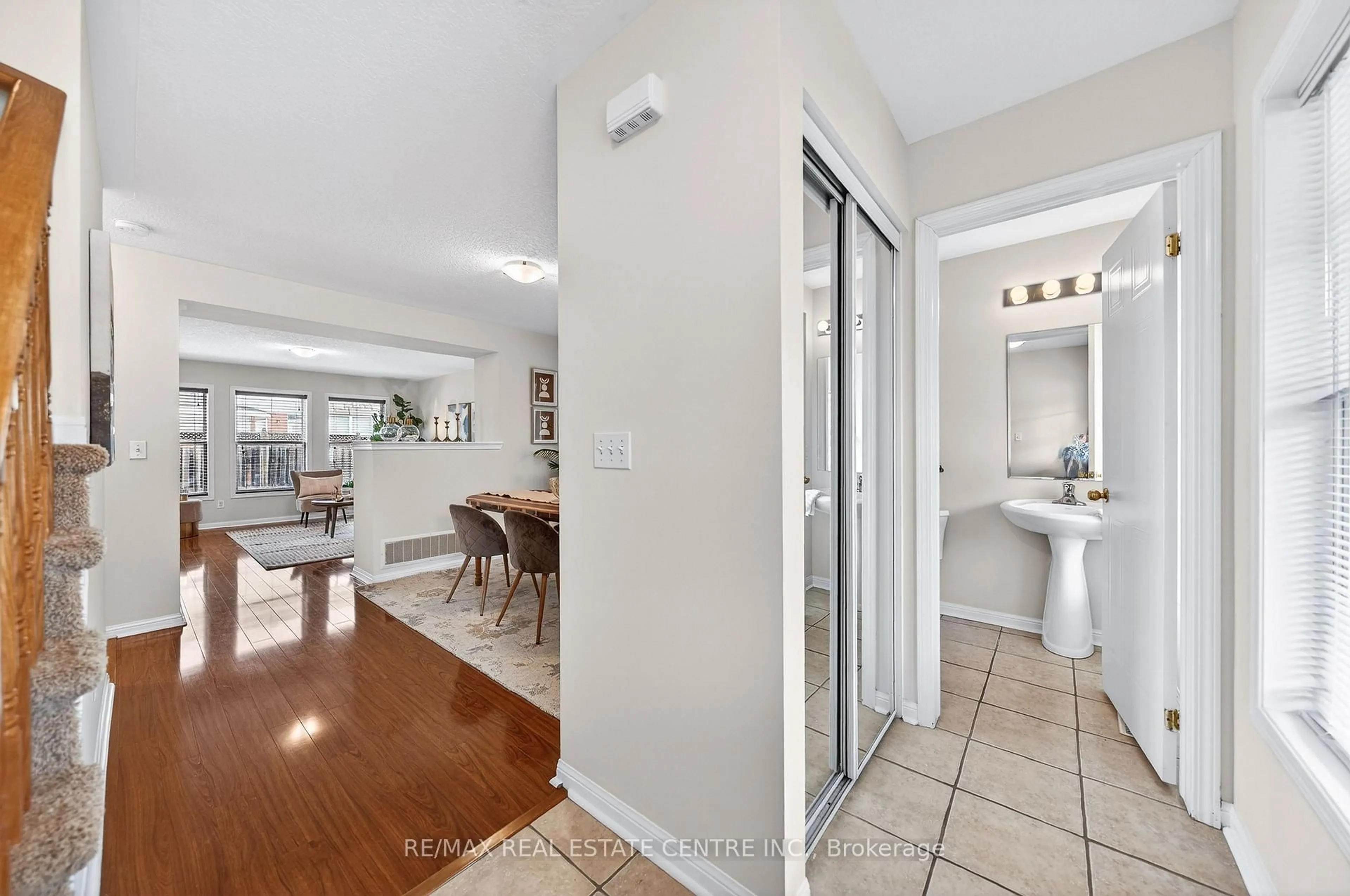 Unknown for 20 Longspur Way, Cambridge Ontario N1T 2K4