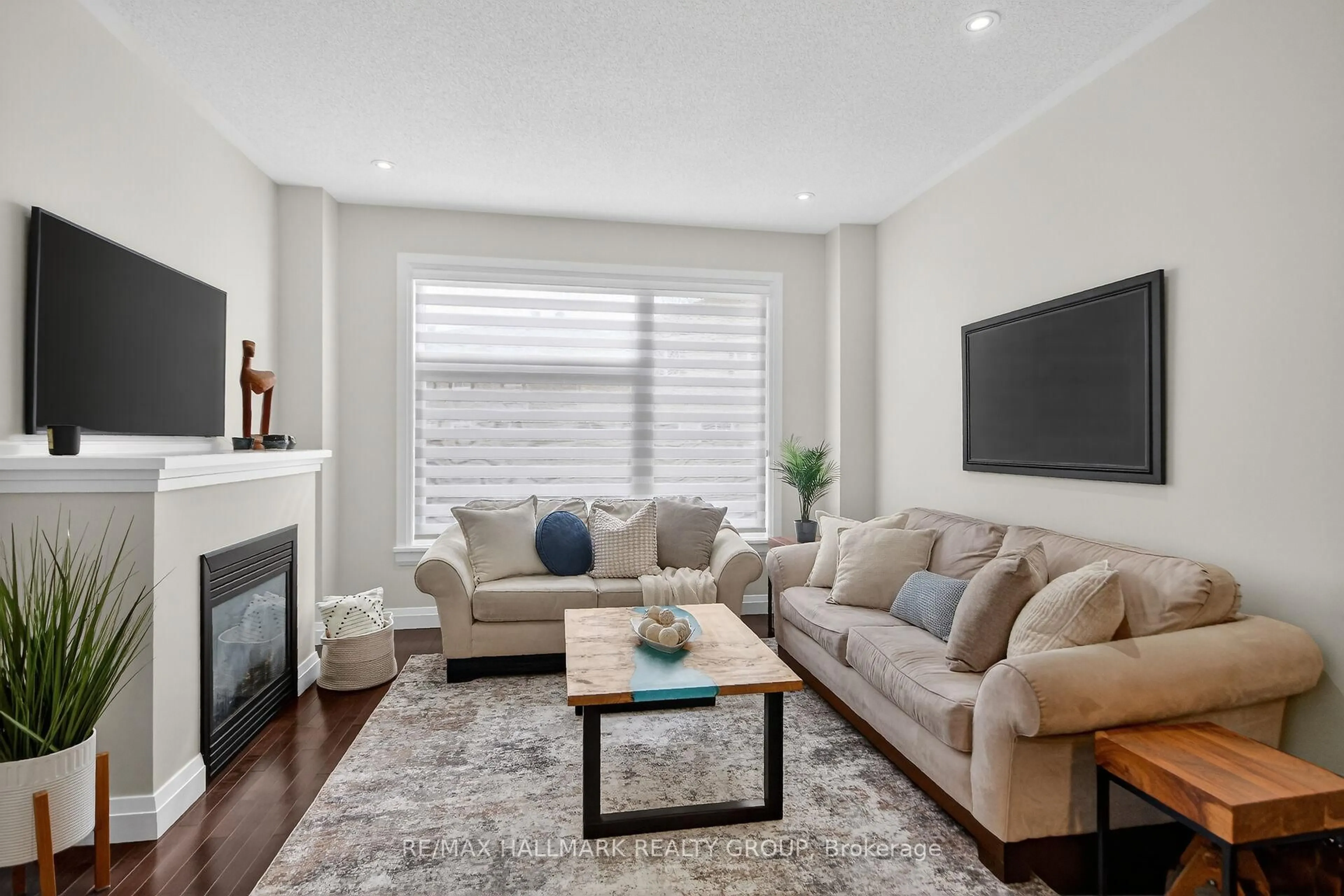 Living room with furniture, unknown for 749 Oakglade Ave, Ottawa Ontario K2M 0B5