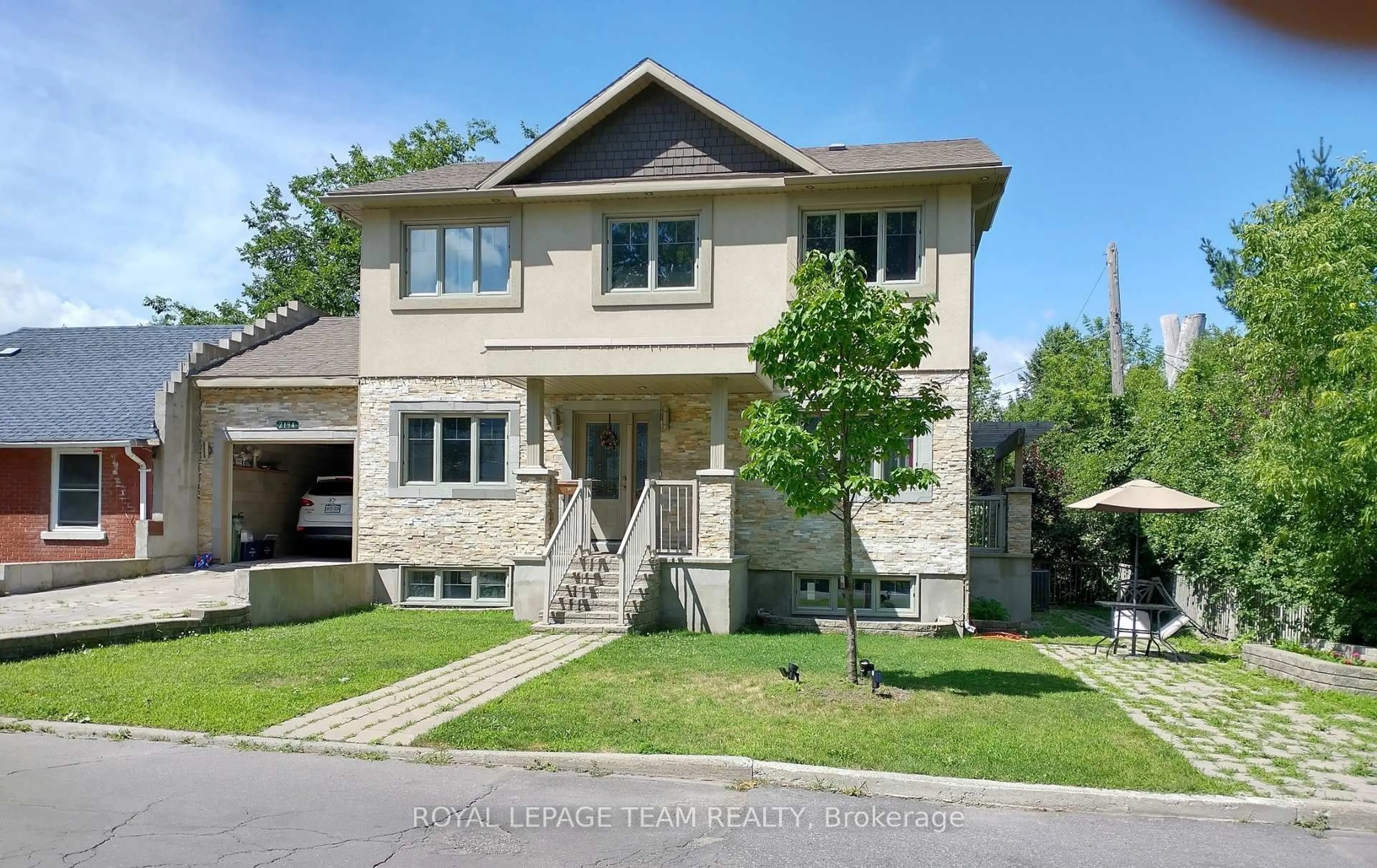 Home with brick exterior material, street for 2194 Niagara Dr, Ottawa Ontario K1H 6L2