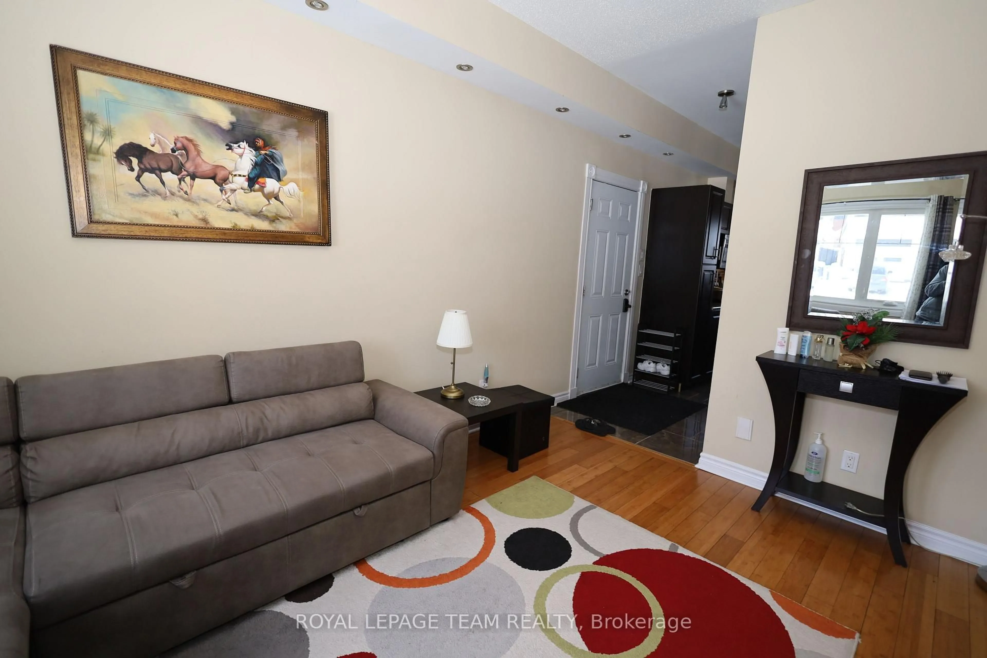 Living room with furniture, unknown for 2194 Niagara Dr, Ottawa Ontario K1H 6L2