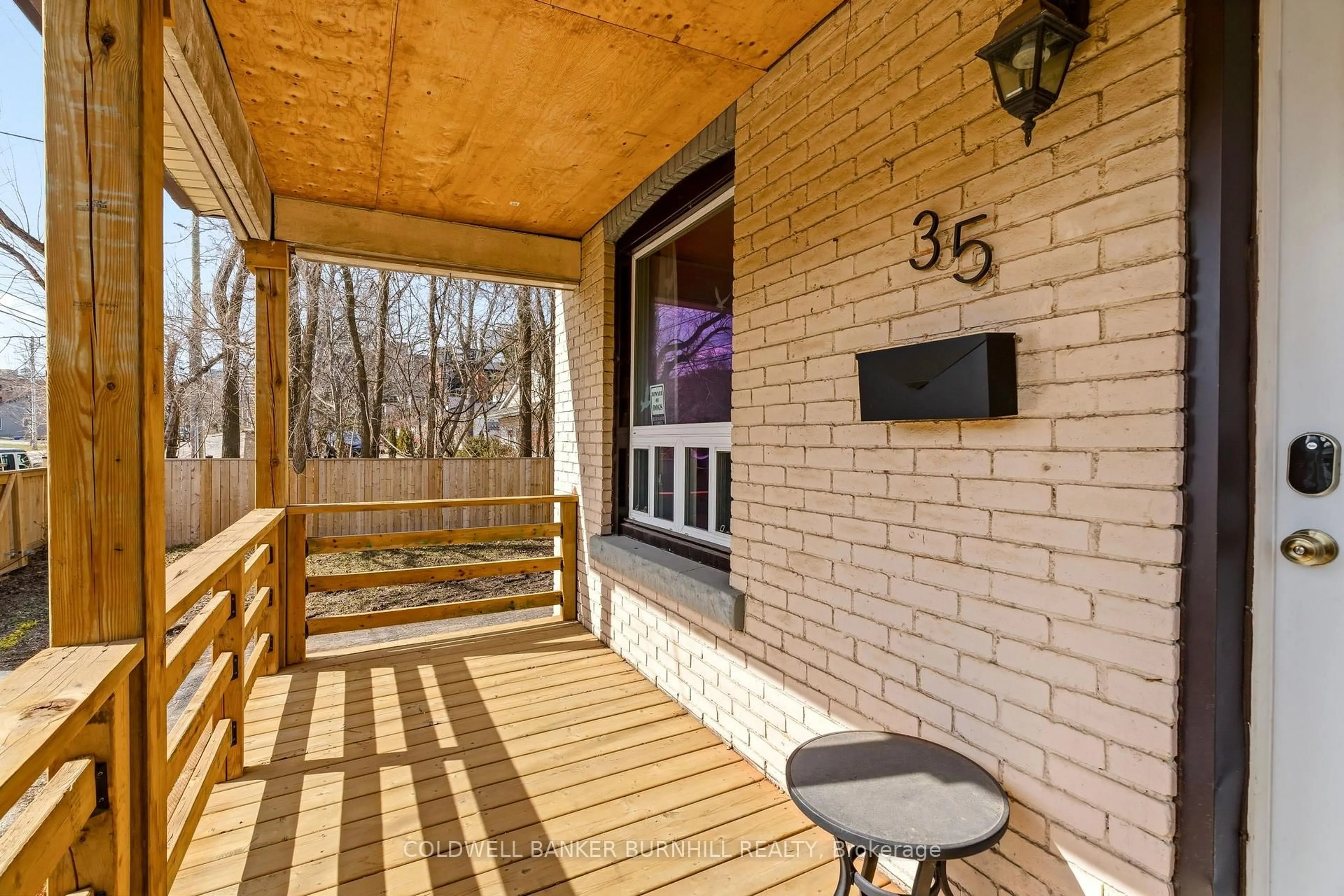 Patio, unknown for 35 Dundas St, Hamilton Ontario L9H 1A1