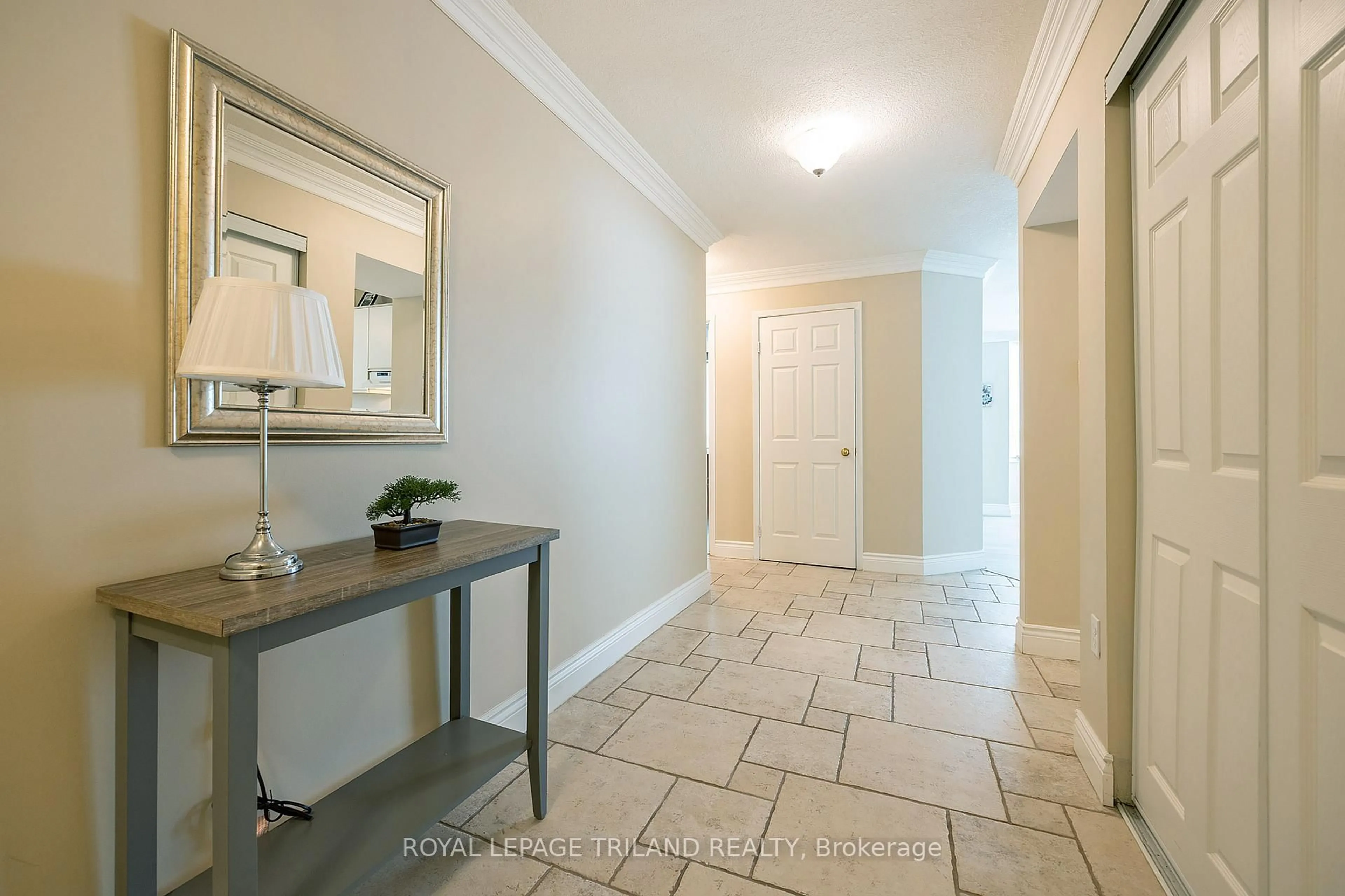 Indoor entryway for 500 Talbot St #601, London East Ontario N6A 2S3
