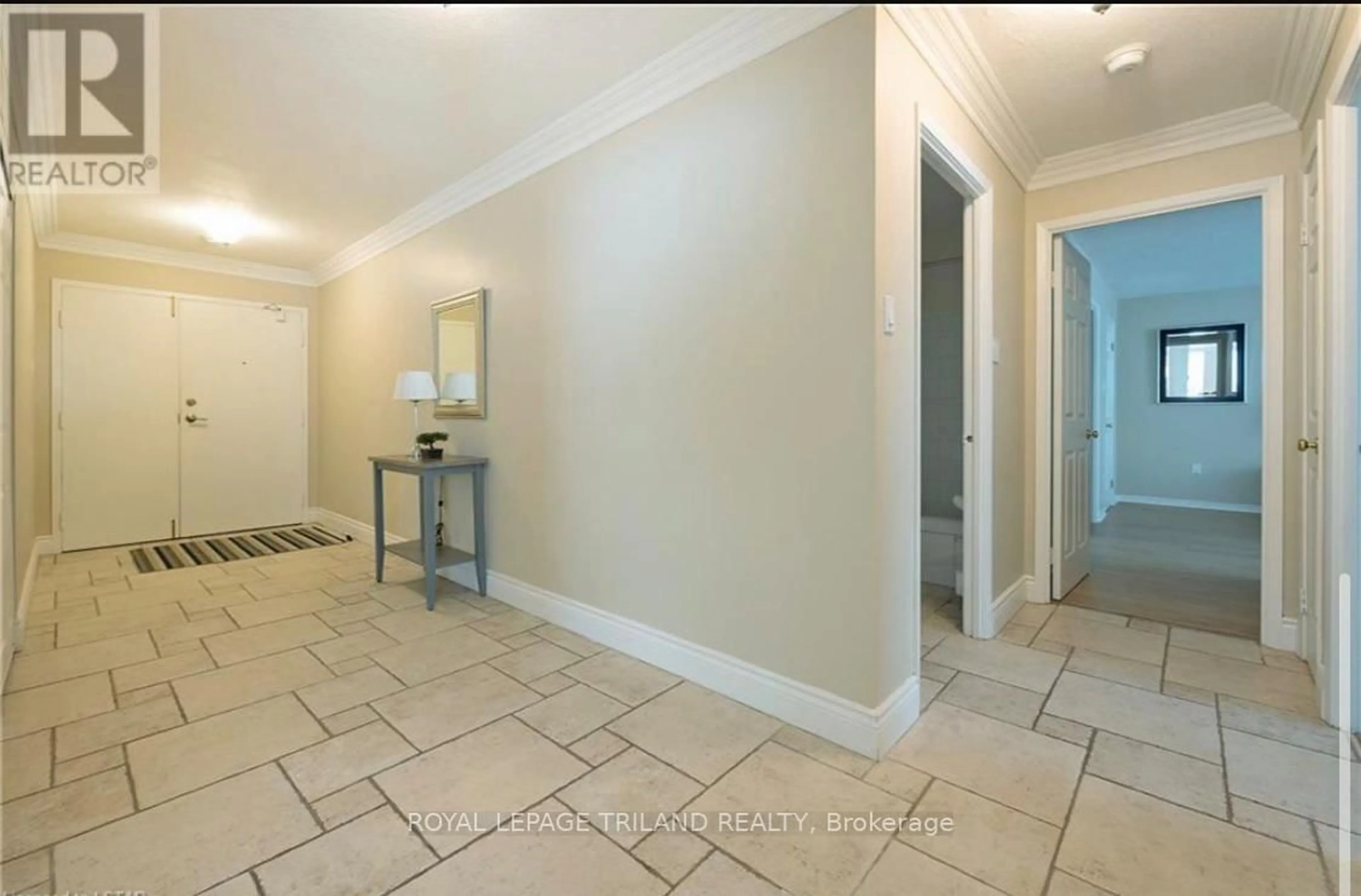 Indoor entryway for 500 Talbot St #601, London East Ontario N6A 2S3