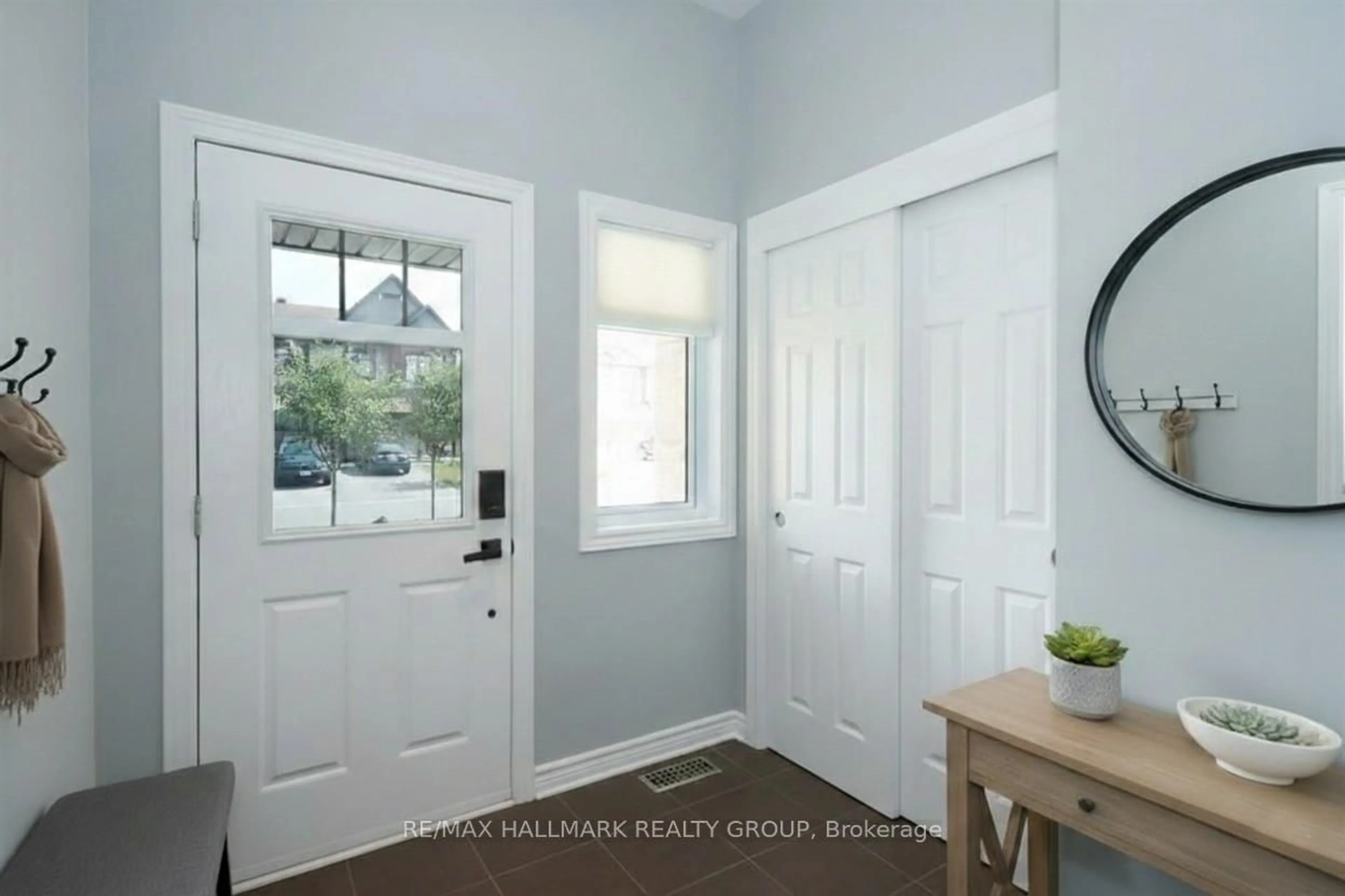 Indoor entryway for 659 PETRICHOR Cres, Ottawa Ontario K4A 0Y4
