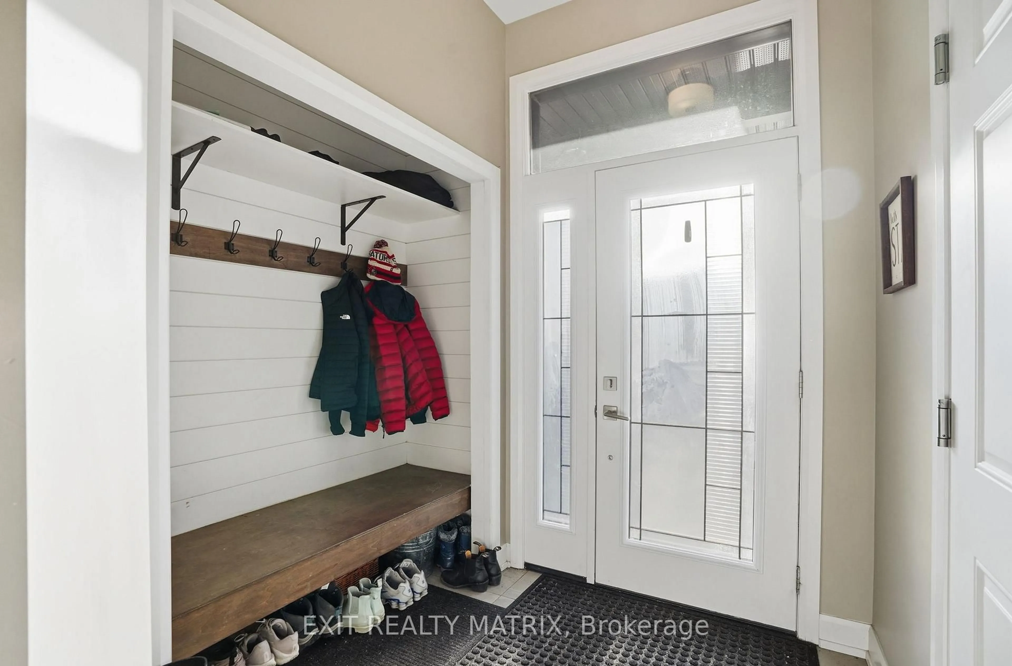 Indoor entryway for 154 Argile St, Casselman Ontario K0A 1M0