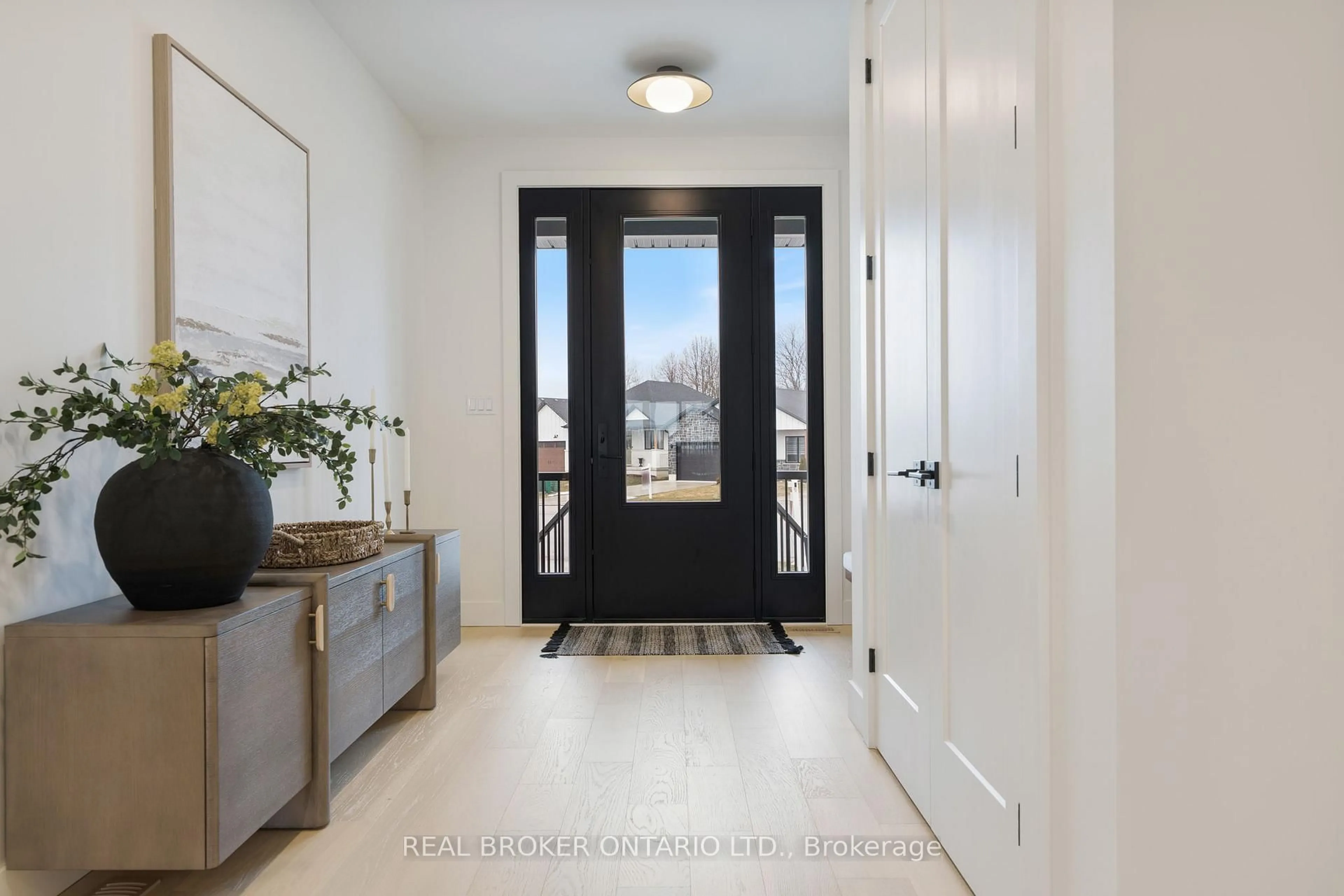 Indoor entryway for 12 Macneil Crt, Bayham Ontario N0J 1T0