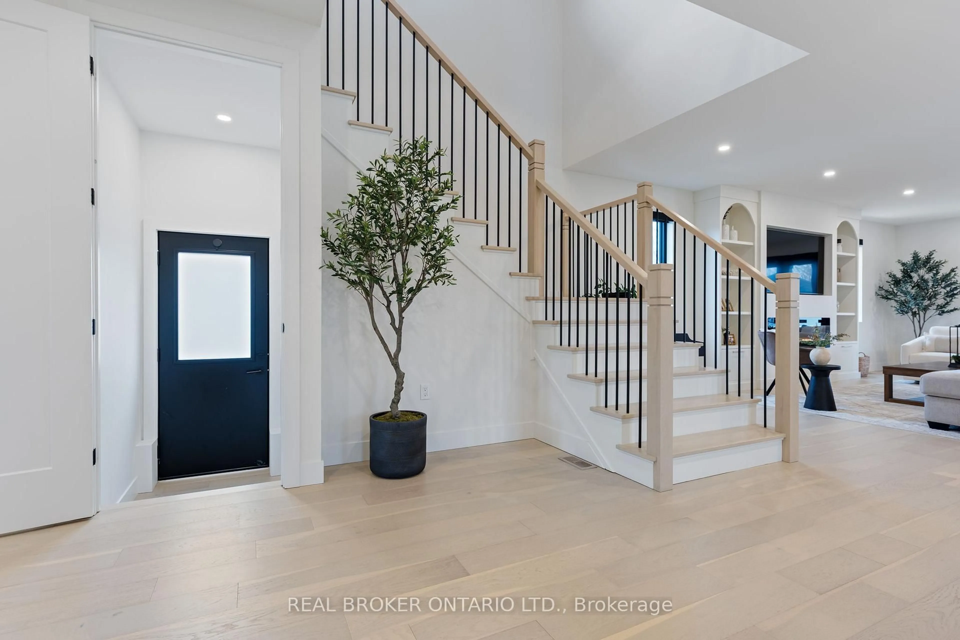 Indoor entryway for 12 Macneil Crt, Bayham Ontario N0J 1T0