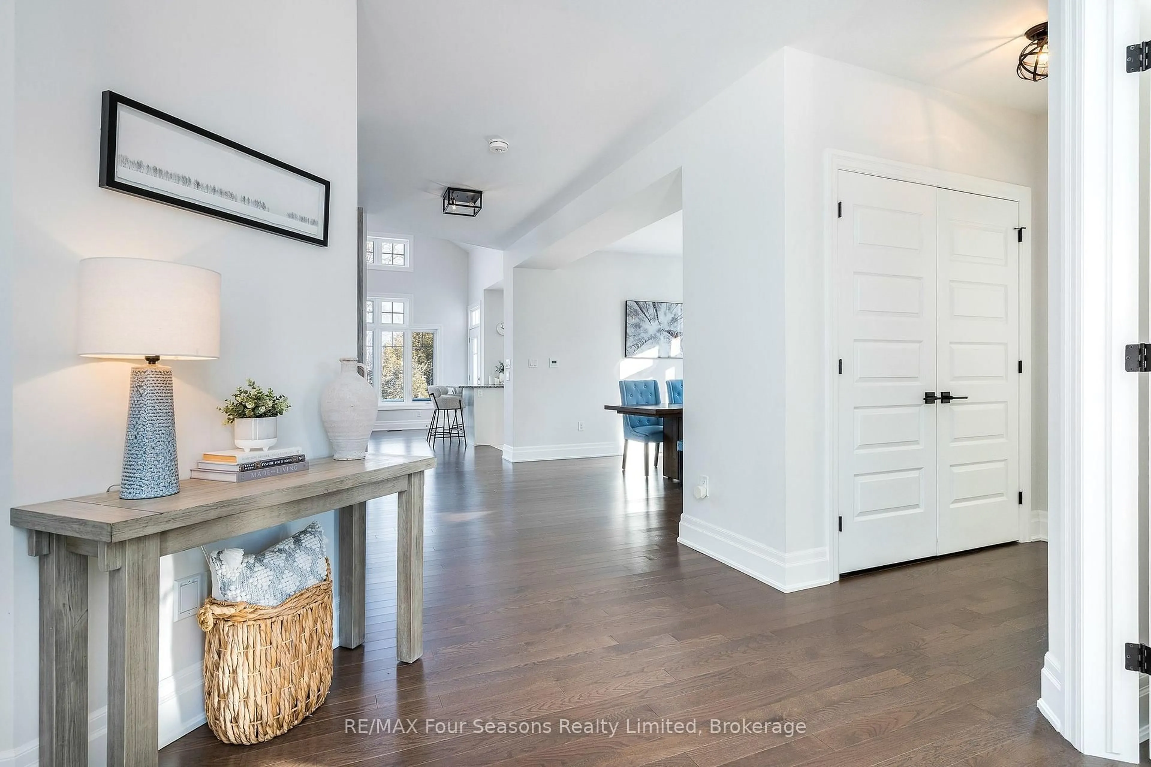 Indoor entryway for 128 Timber Lane, Blue Mountains Ontario N0H 2P0