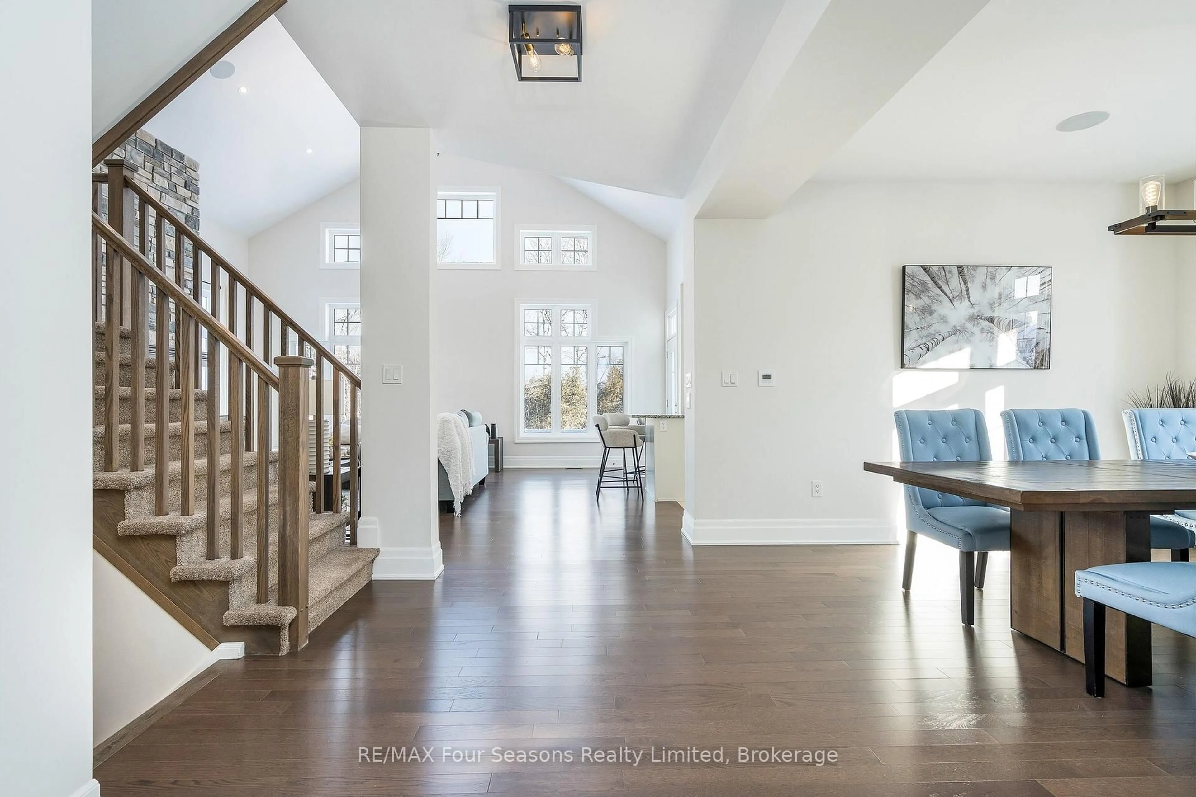 Indoor entryway for 128 Timber Lane, Blue Mountains Ontario N0H 2P0