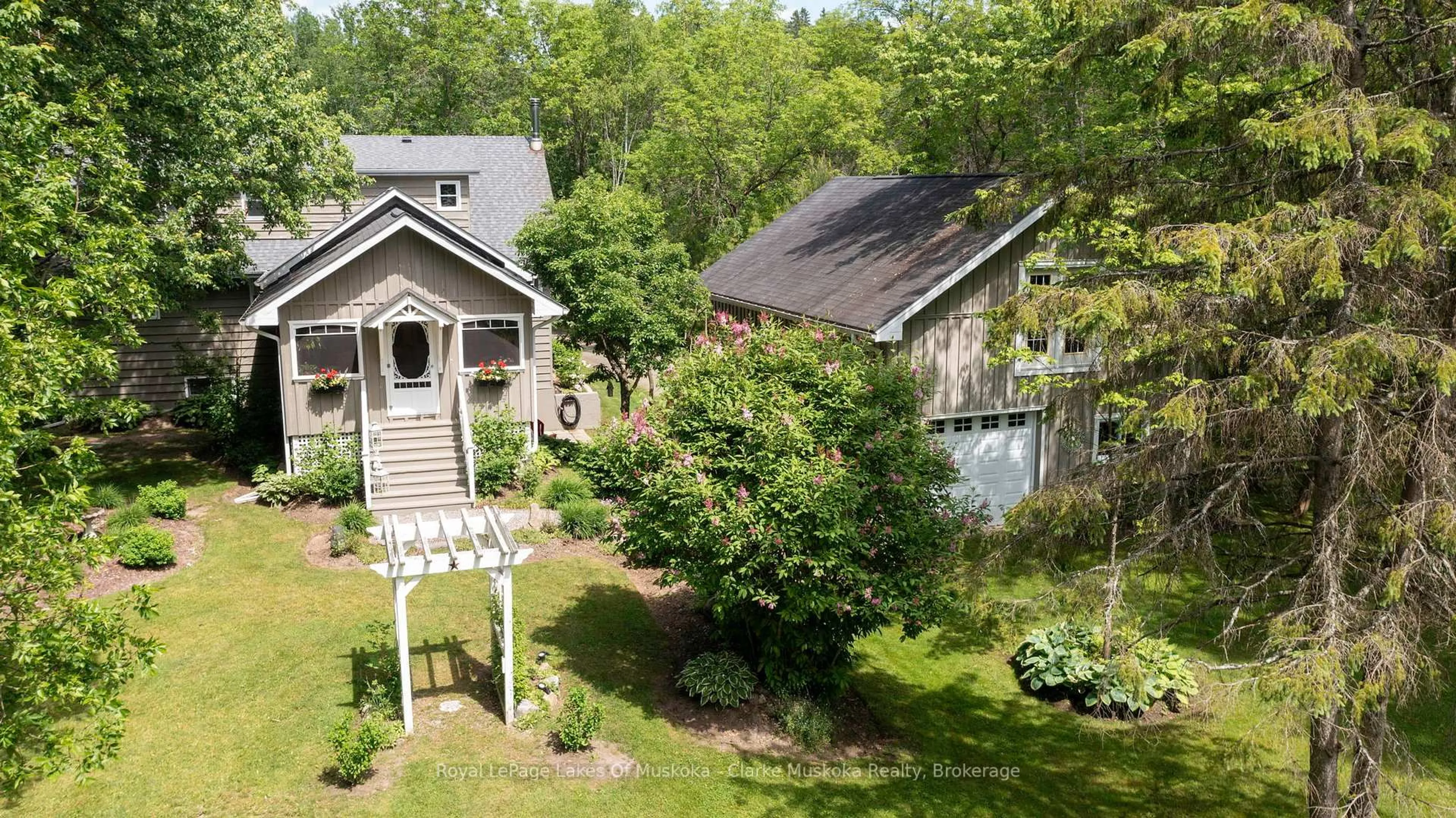 A pic from outside/outdoor area/front of a property/back of a property/a pic from drone, water/lake/river/ocean view for 43 MAPLE ST, Seguin Ontario P0C 1J0