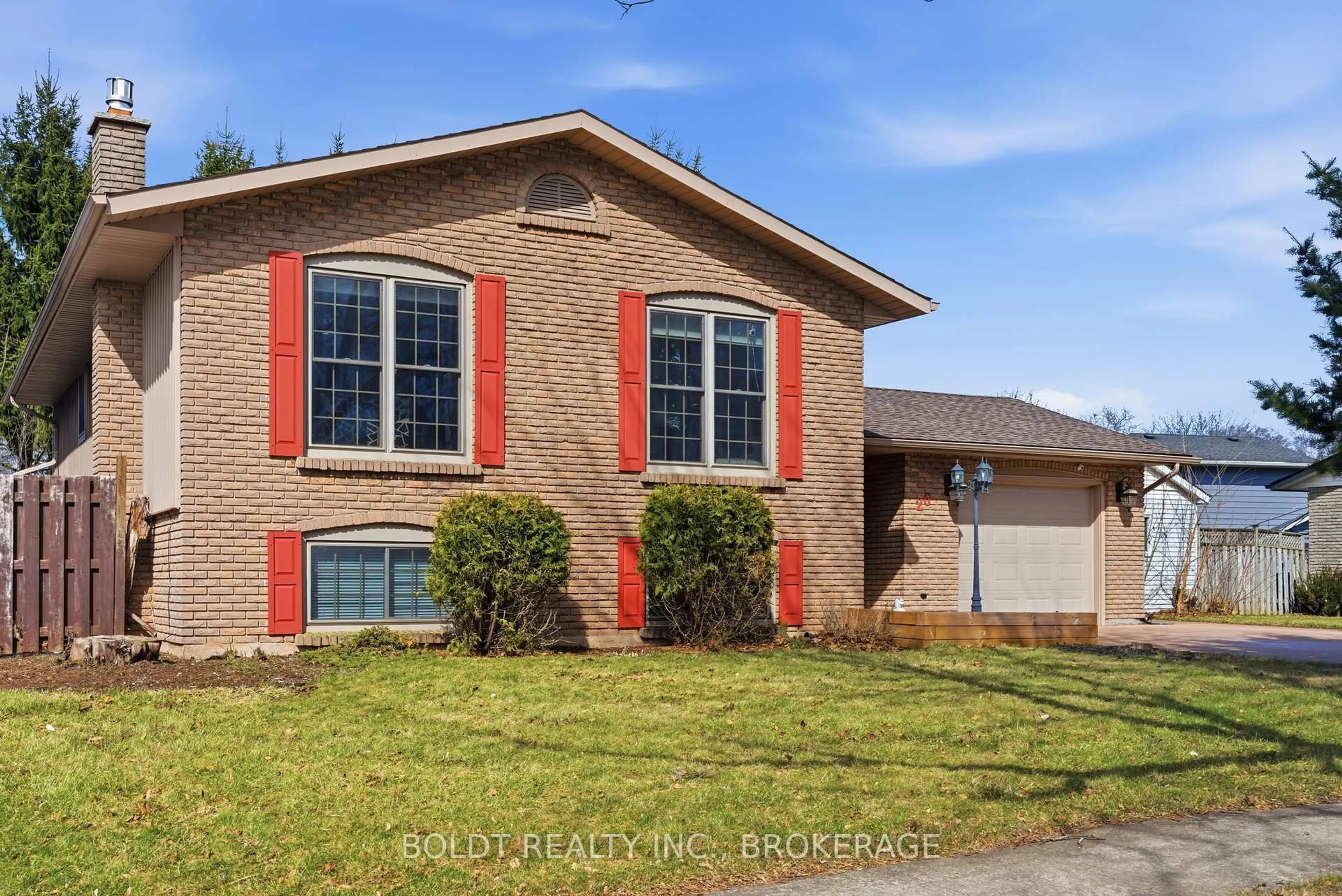 Home with brick exterior material, street for 26 Glenayr Pl, Welland Ontario L3C 3M7