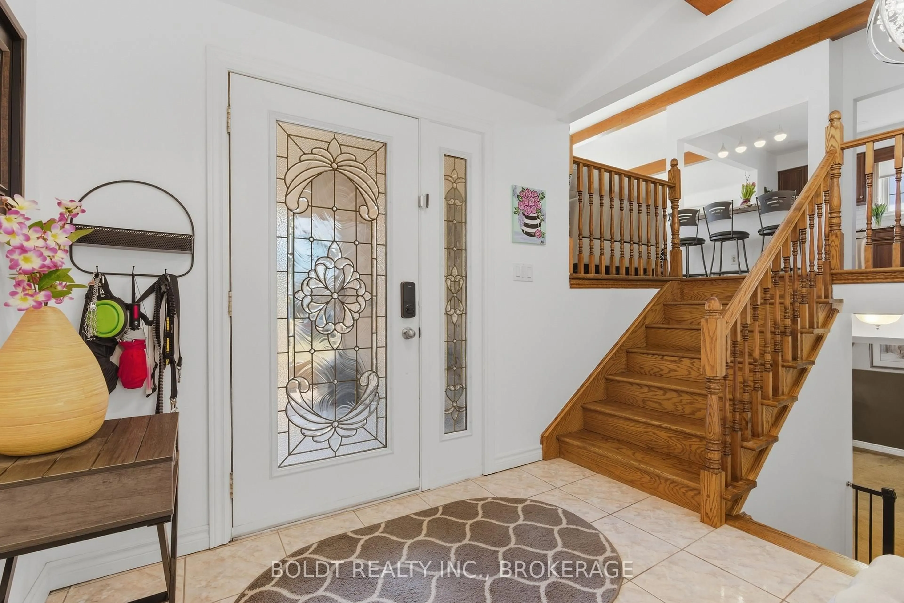 Indoor entryway for 26 Glenayr Pl, Welland Ontario L3C 3M7