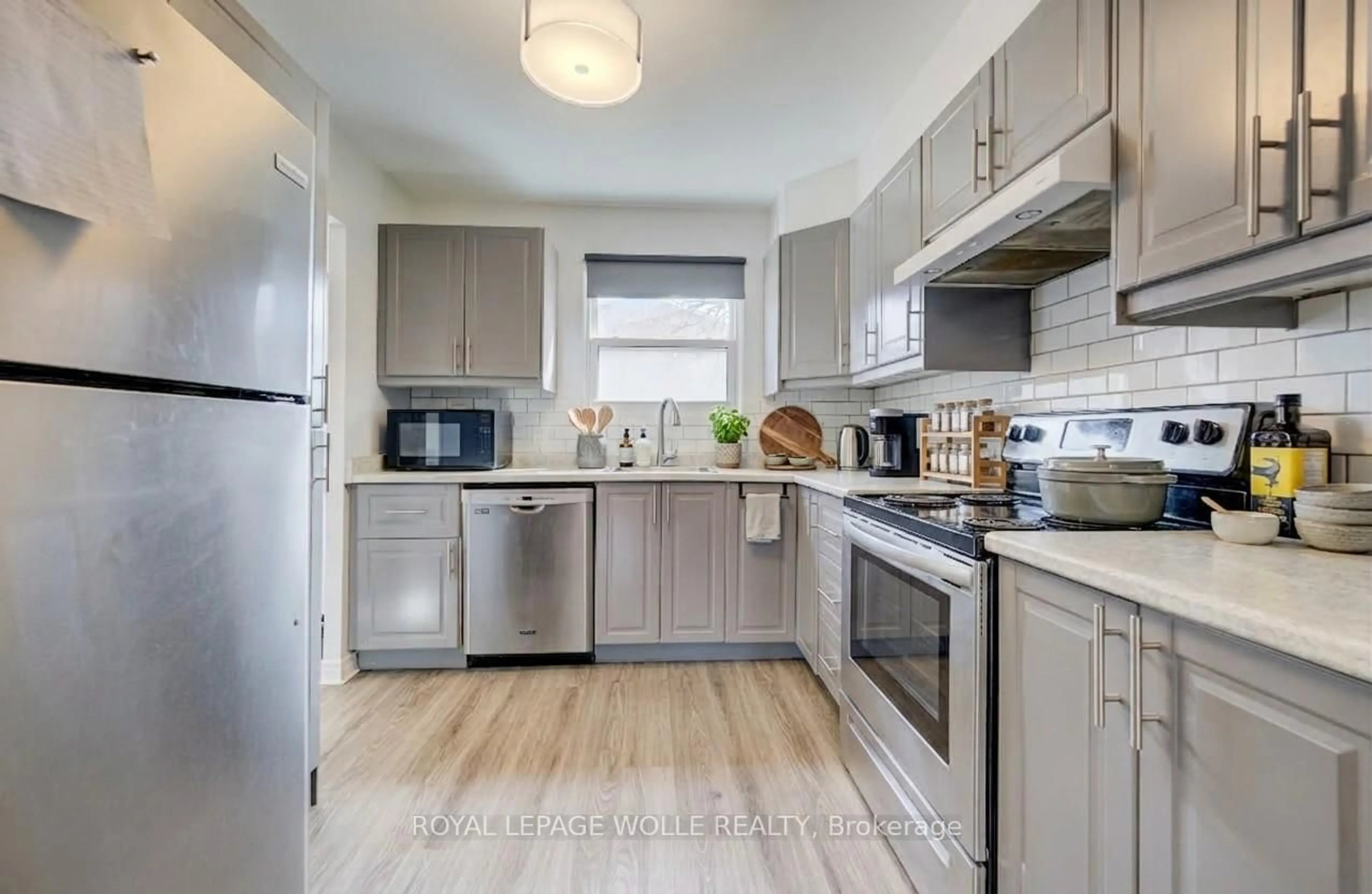 Open concept kitchen, unknown for 184 Westcourt Pl, Waterloo Ontario N2L 2R7