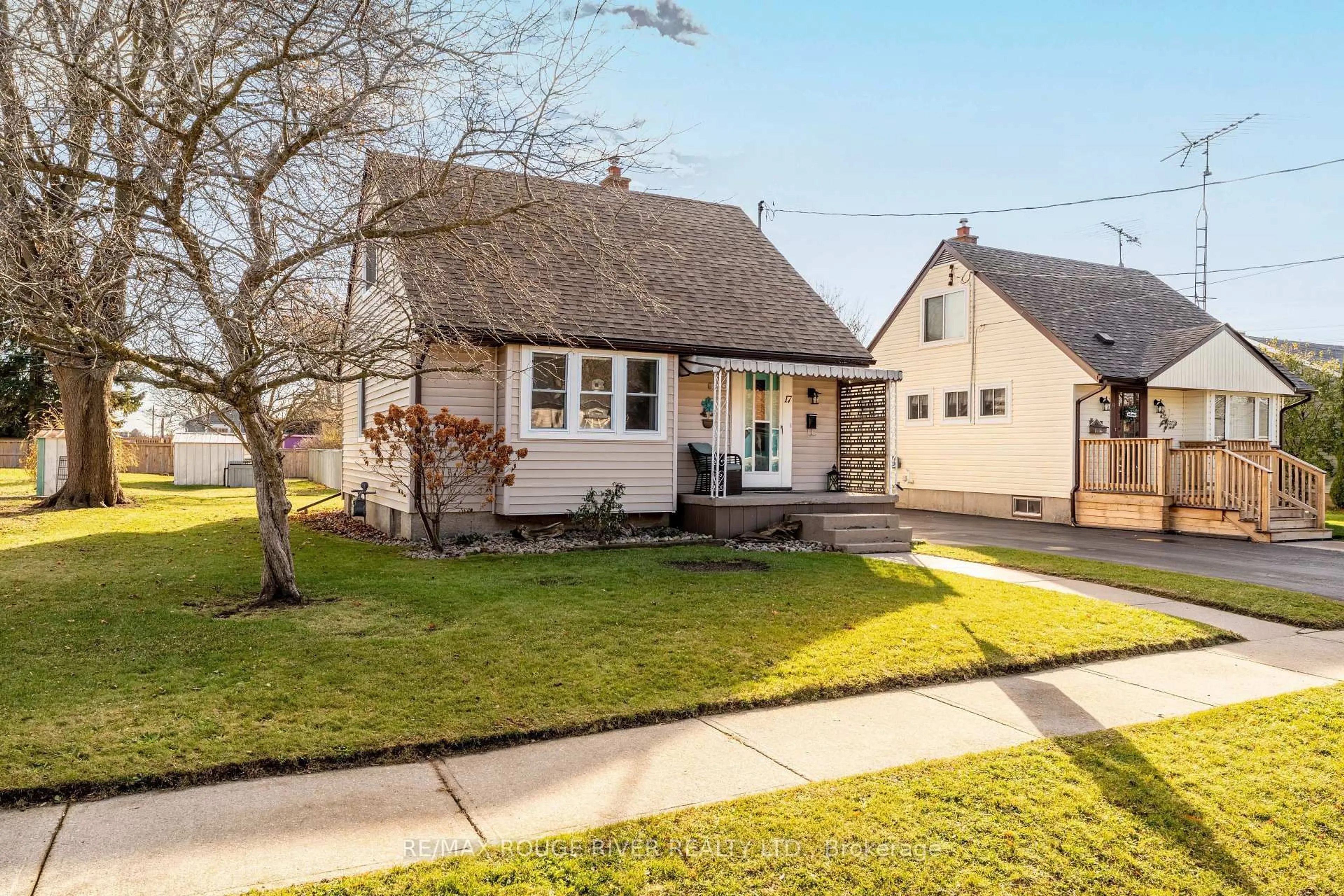 Home with vinyl exterior material, street for 17 Arthur St, Port Hope Ontario L1A 1Z3