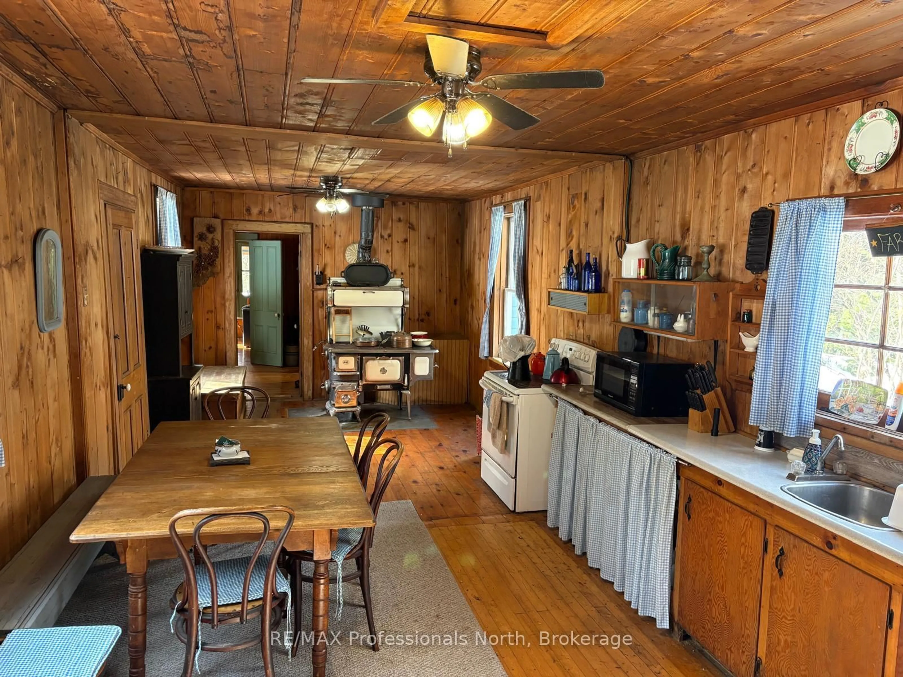 Unknown for 231 KAY Rd, Huntsville Ontario P0B 1L0