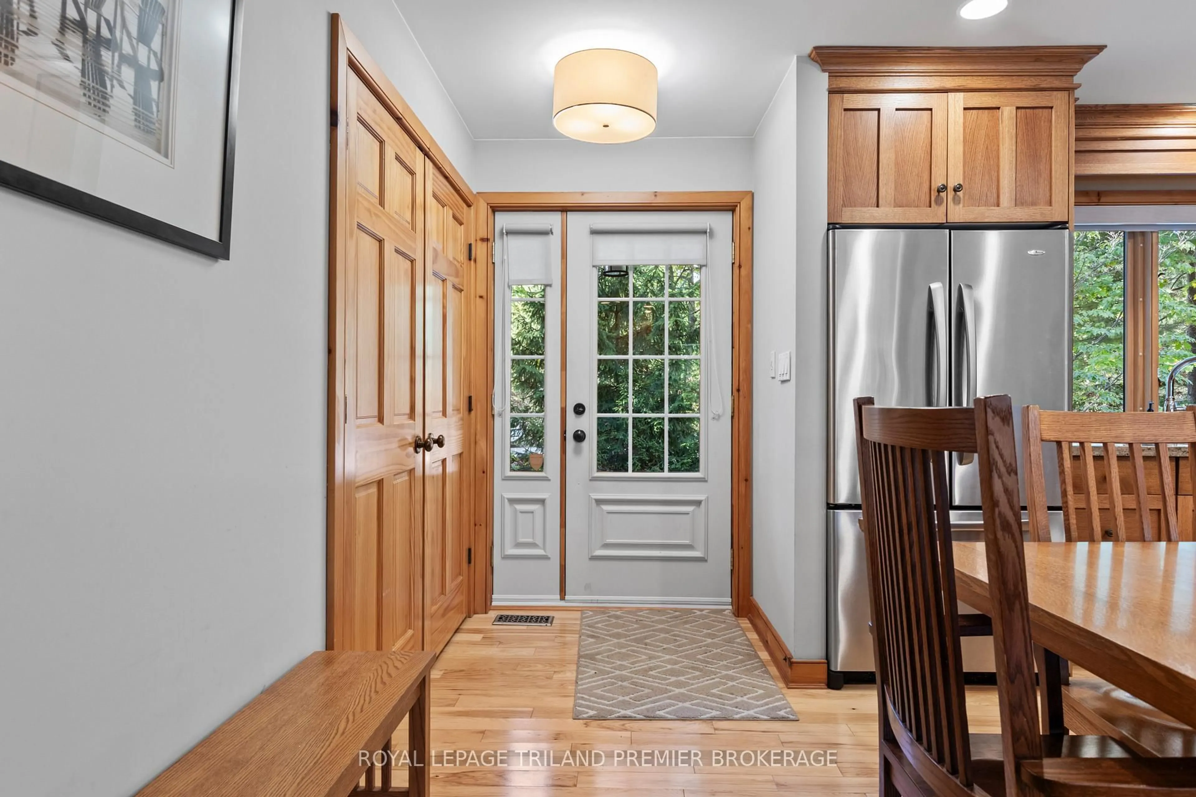 Indoor entryway for 10300 Beach O'pines Rd, Lambton Shores Ontario N0M 1T0