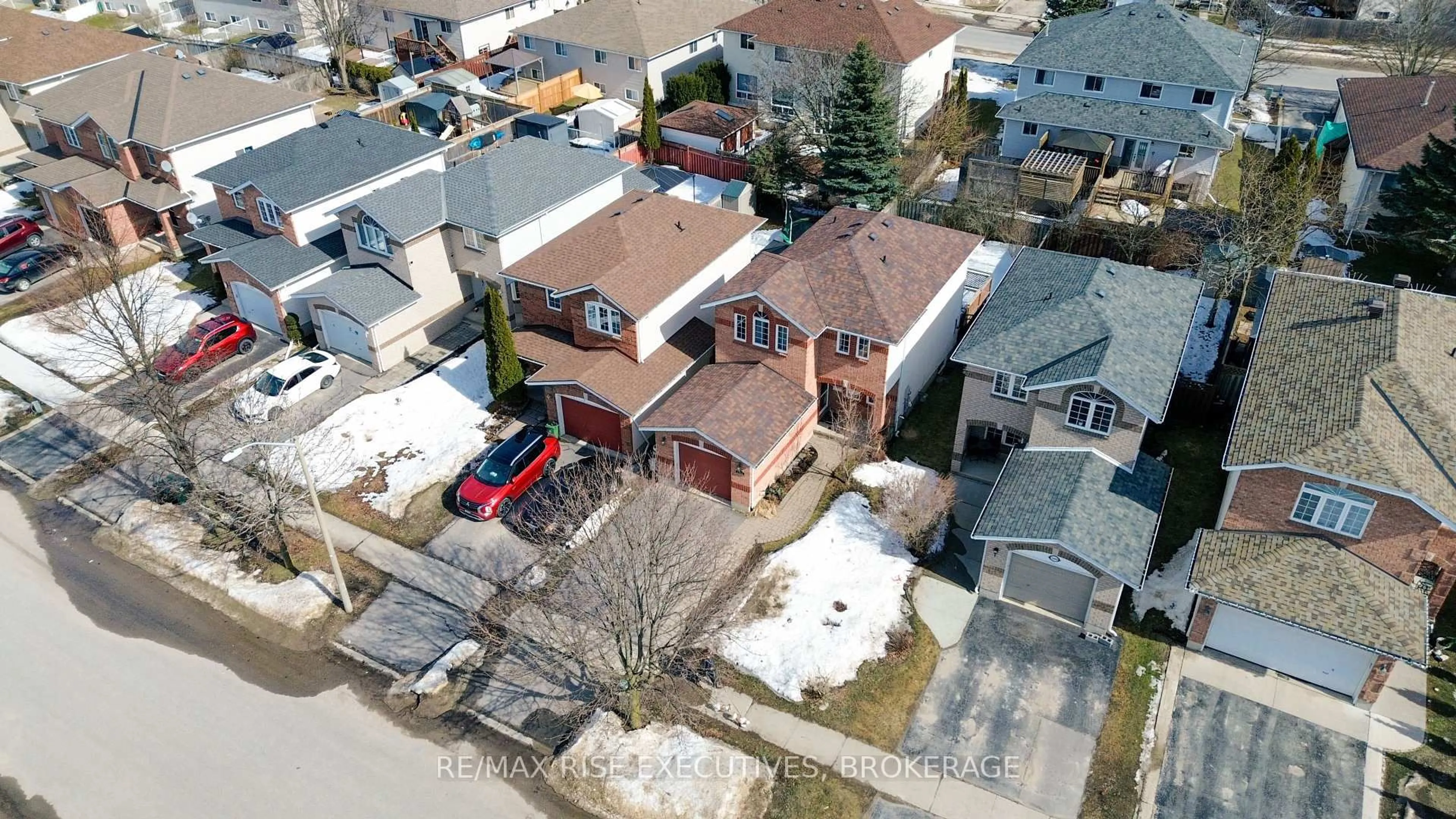 A pic from outside/outdoor area/front of a property/back of a property/a pic from drone, street for 1344 Thornwood Cres, Kingston Ontario K7P 3B5