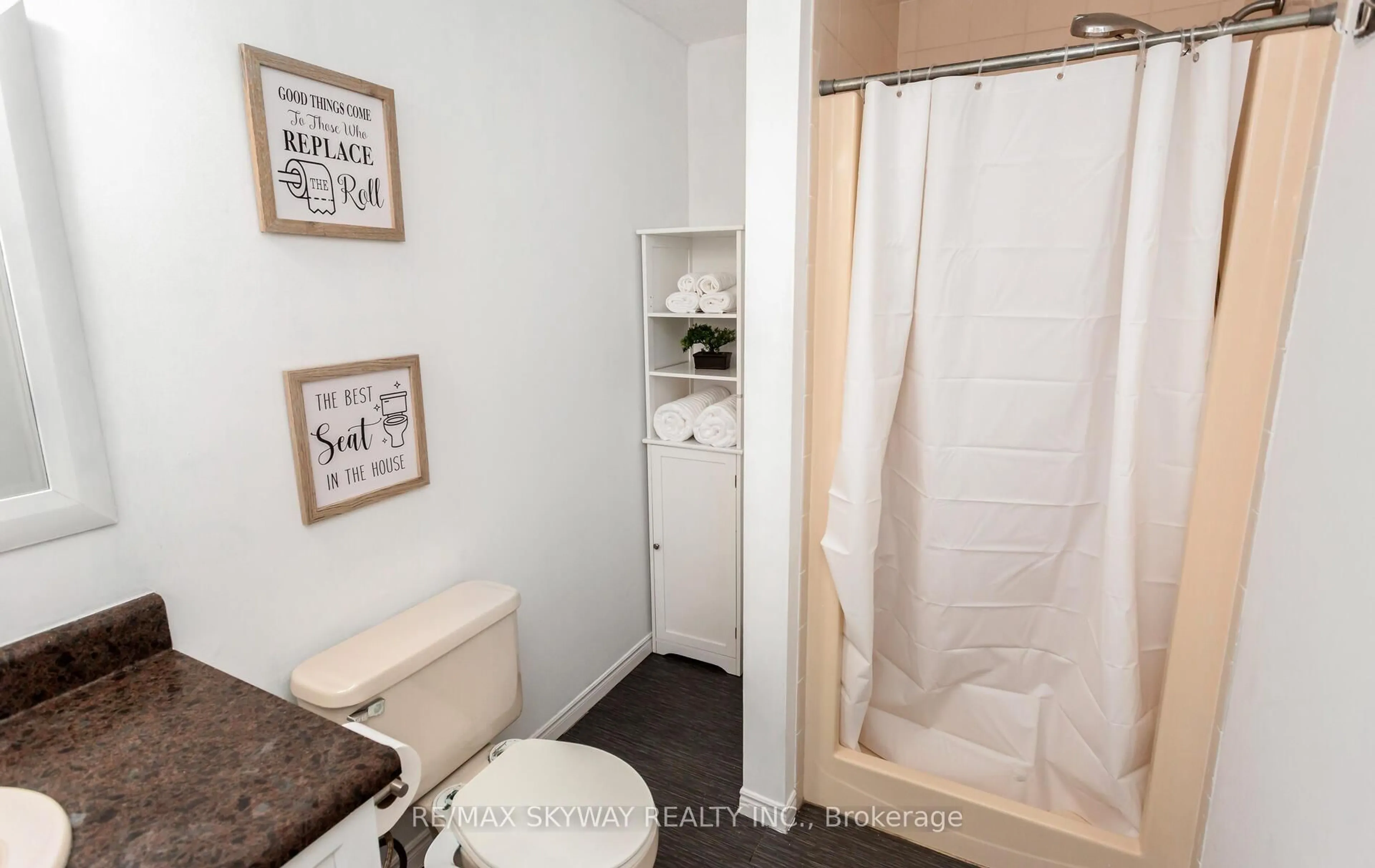 Standard bathroom, unknown for 16 Bankside Dr, Kitchener Ontario N2N 3C9