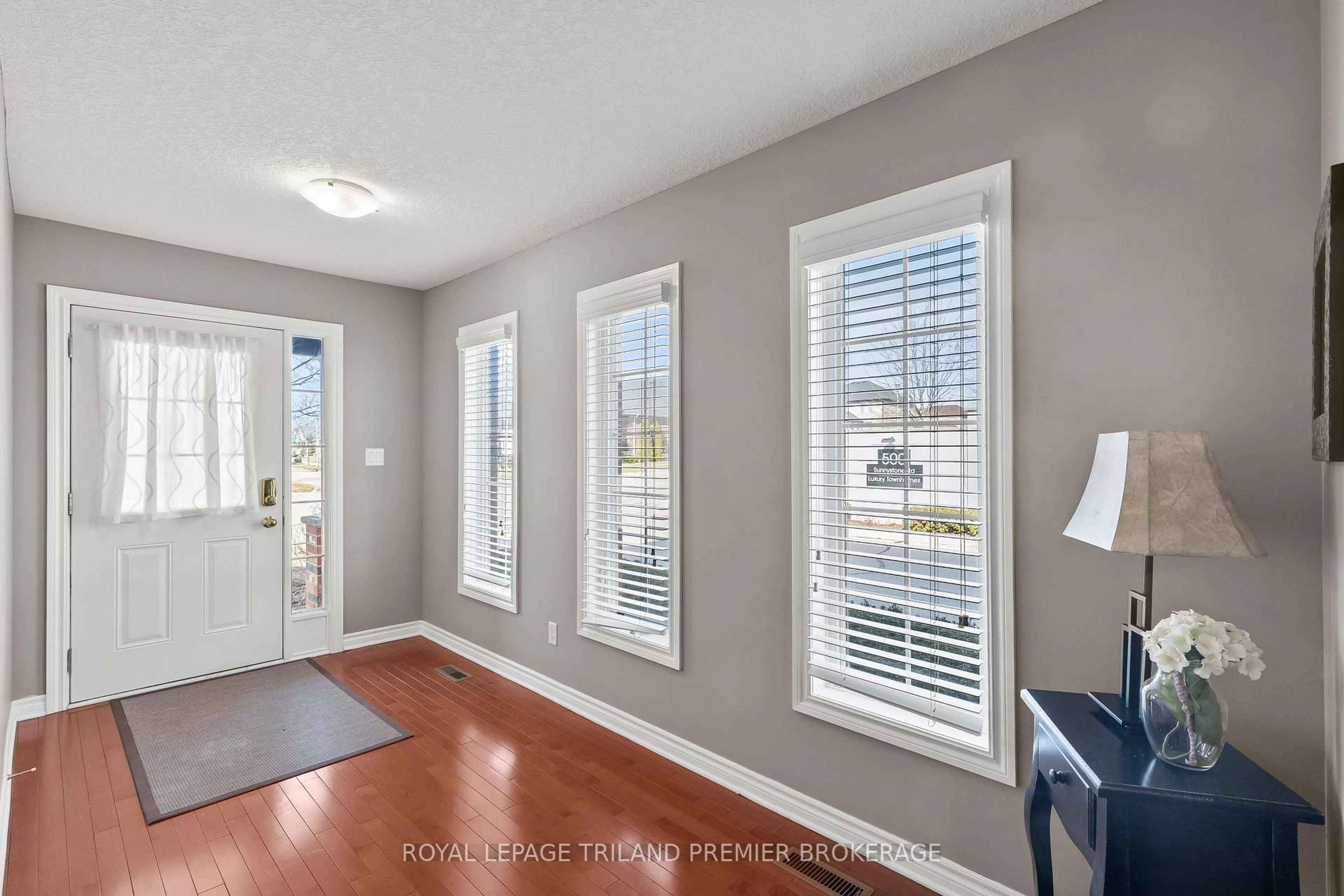 Indoor entryway for 492 Sunnystone Rd, London North Ontario N5X 4R5