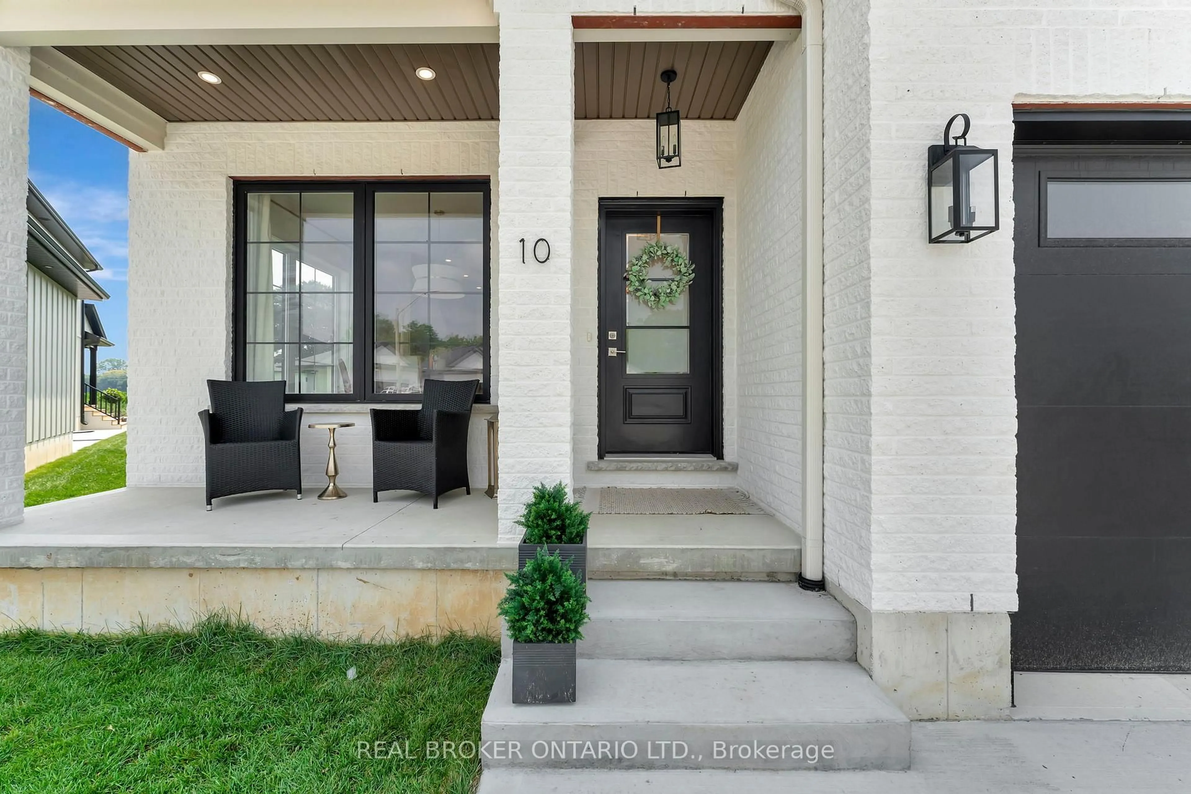 Indoor entryway for 10 Macneil Crt, Bayham Ontario N0J 1T0