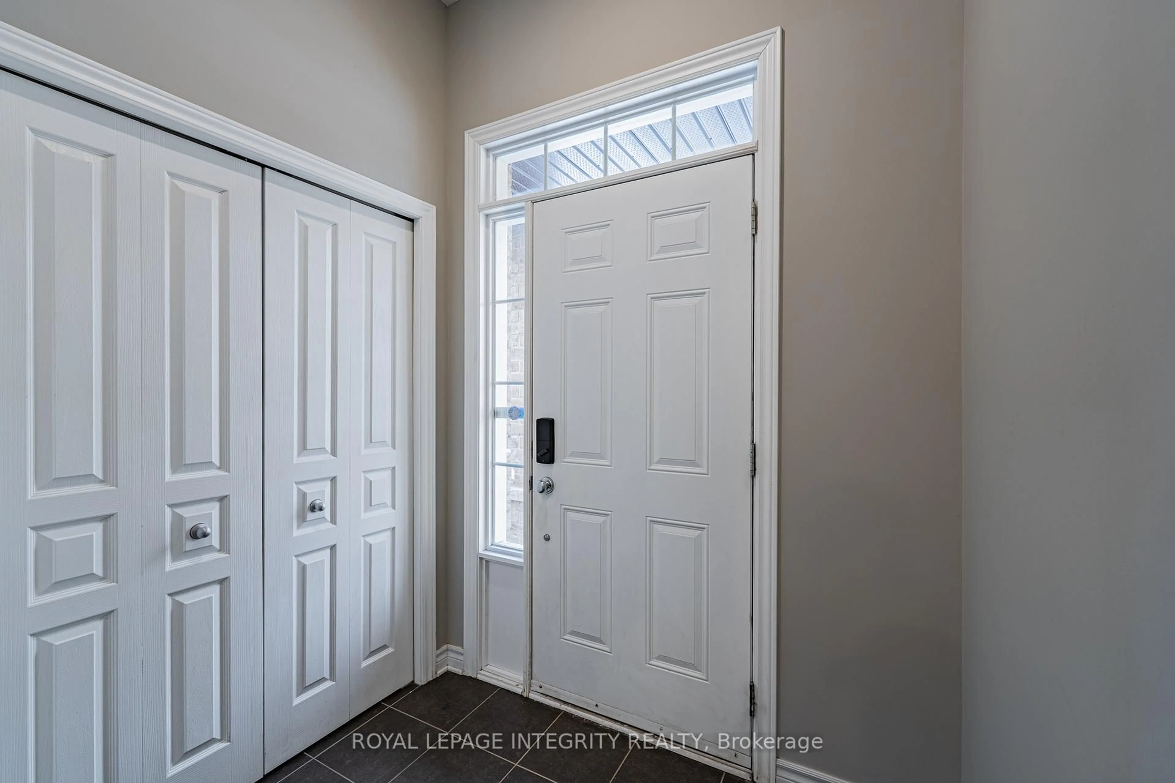 Indoor entryway for 278 MAXWELL BRIDGE Rd, Ottawa Ontario K2W 0B2