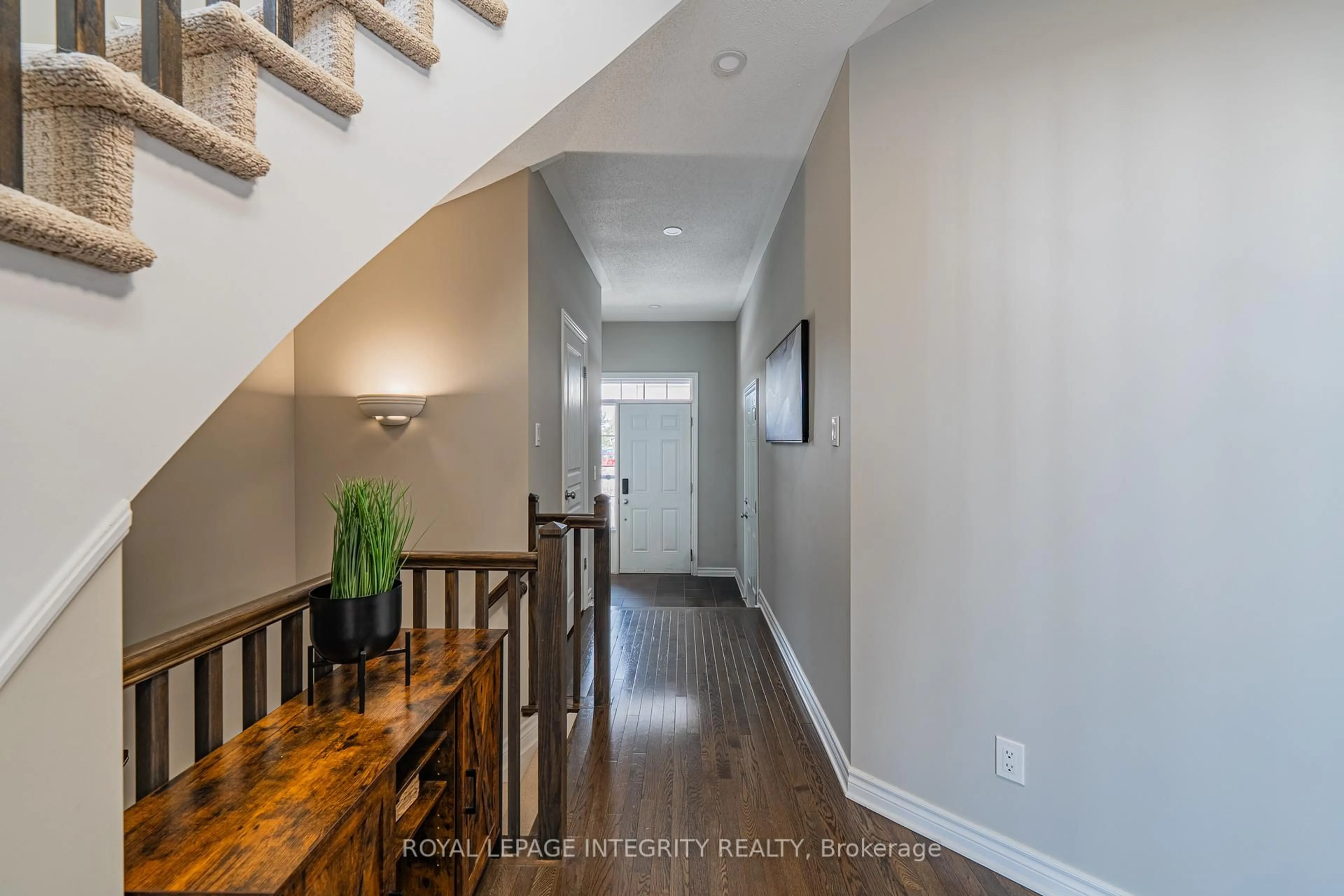 Indoor entryway for 278 MAXWELL BRIDGE Rd, Ottawa Ontario K2W 0B2