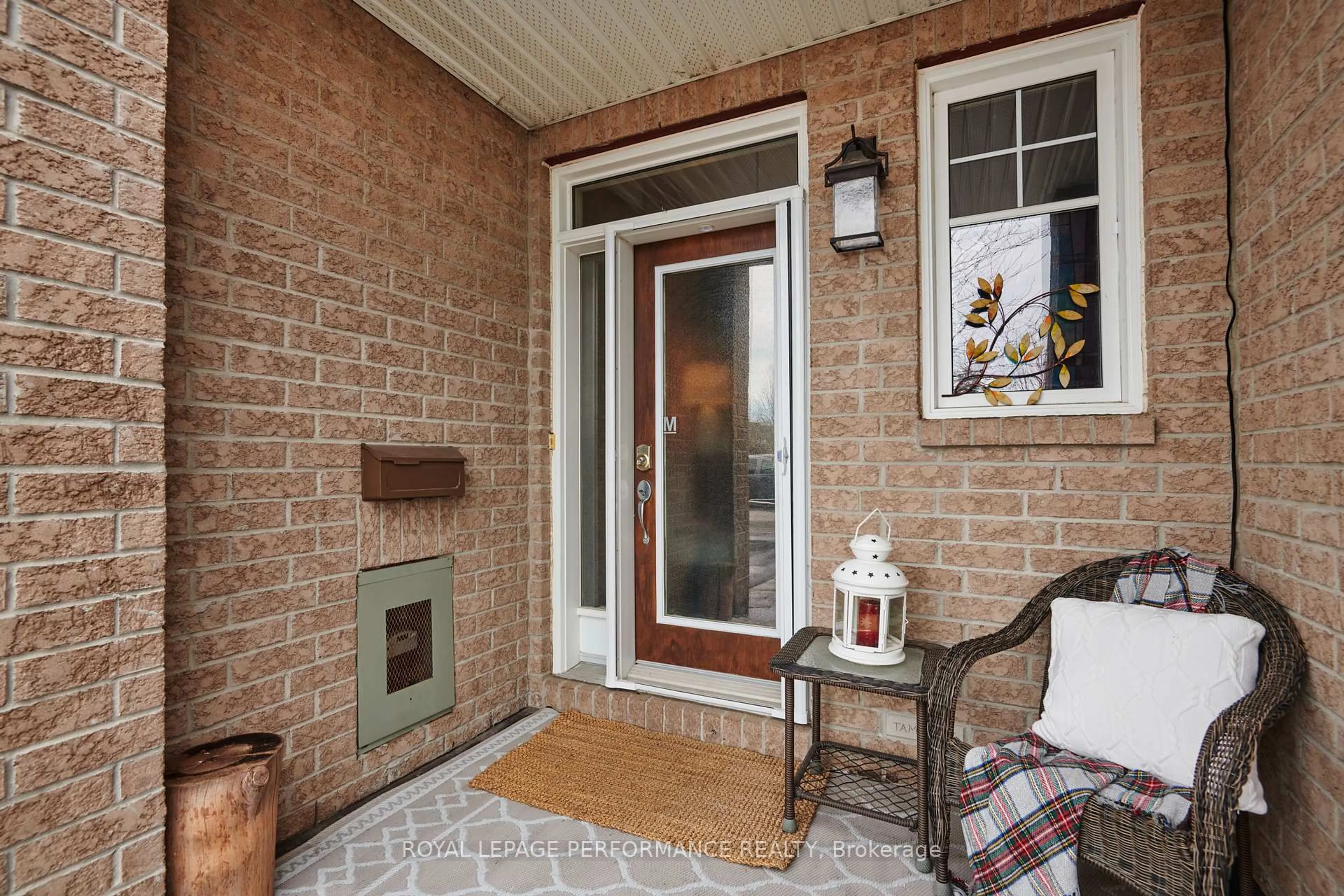 Indoor entryway for 104 Hillman Marsh Way, Ottawa Ontario K1T 0B1