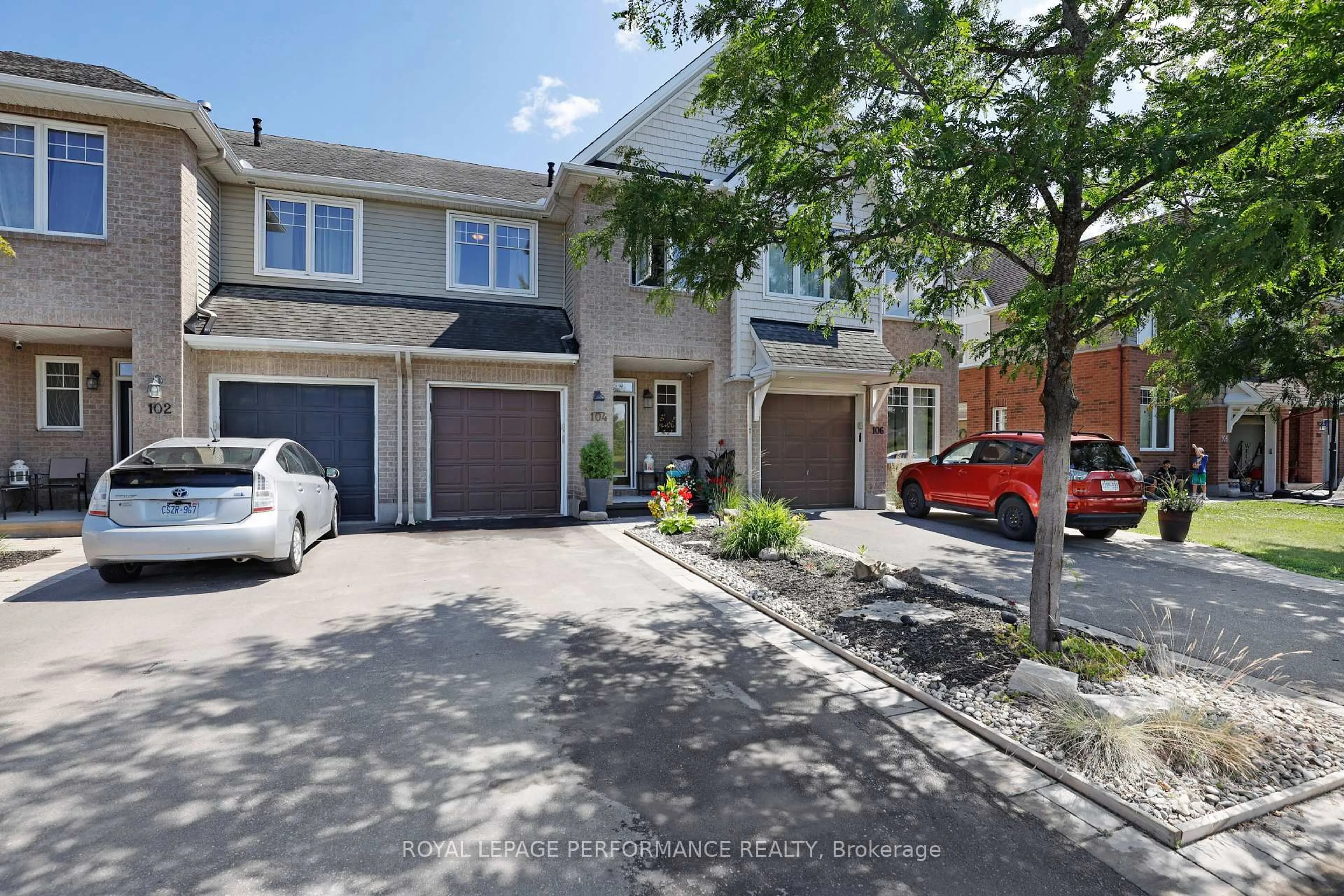 A pic from outside/outdoor area/front of a property/back of a property/a pic from drone, street for 104 Hillman Marsh Way, Ottawa Ontario K1T 0B1