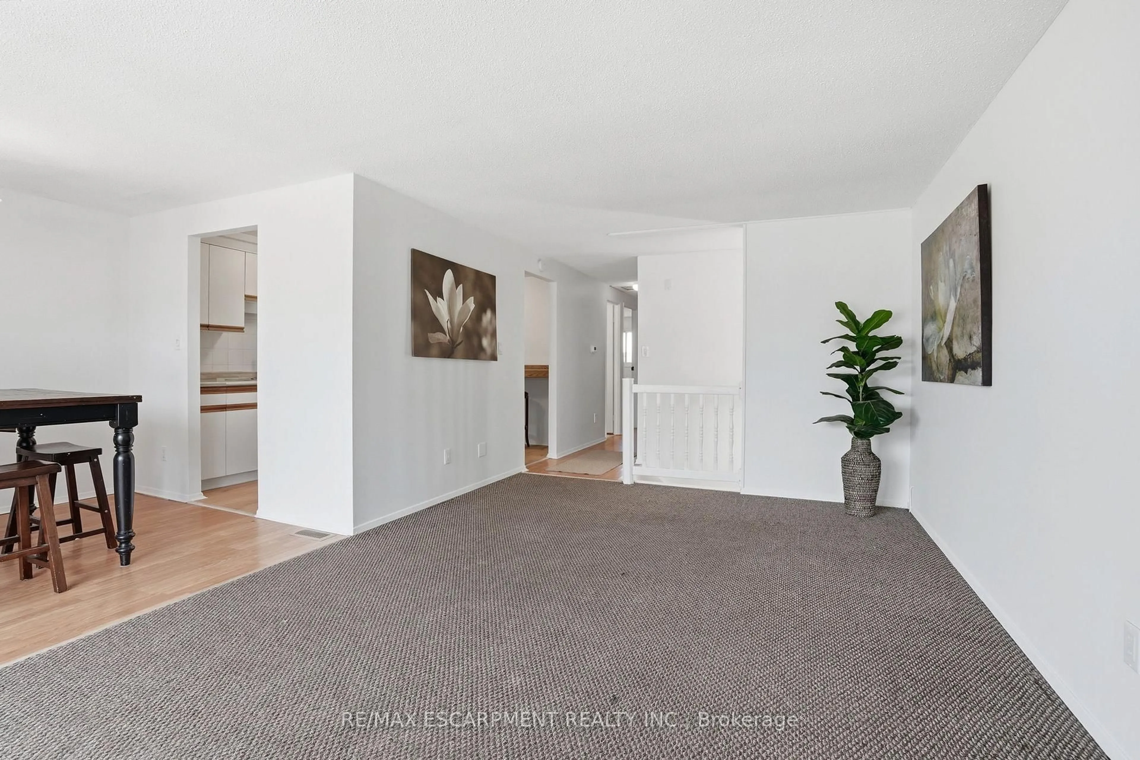 Unknown for 7 CALCOTT Crt, Thorold Ontario L2V 4J9