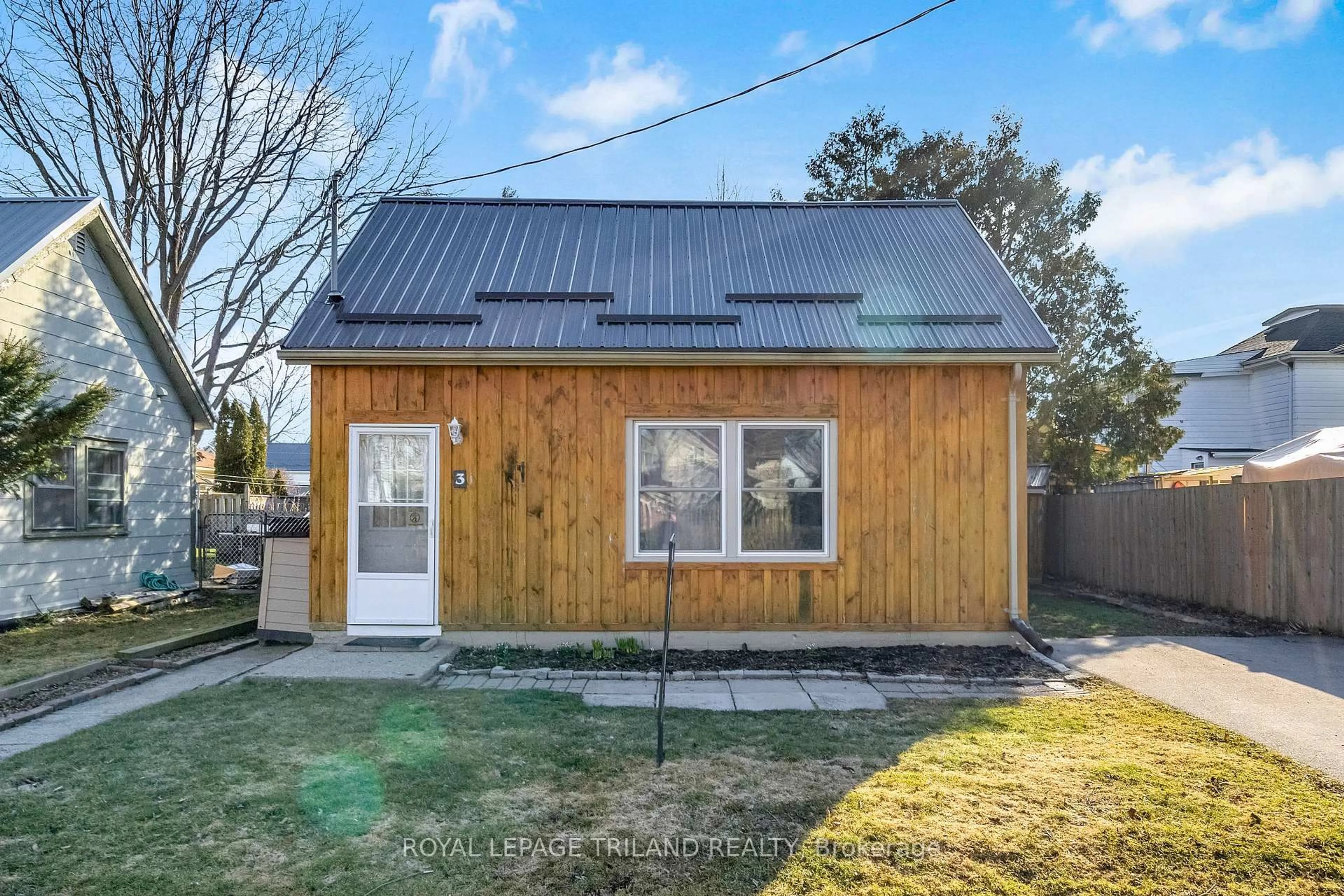 Shed for 3 Penwarden St, St. Thomas Ontario N5P 2R6