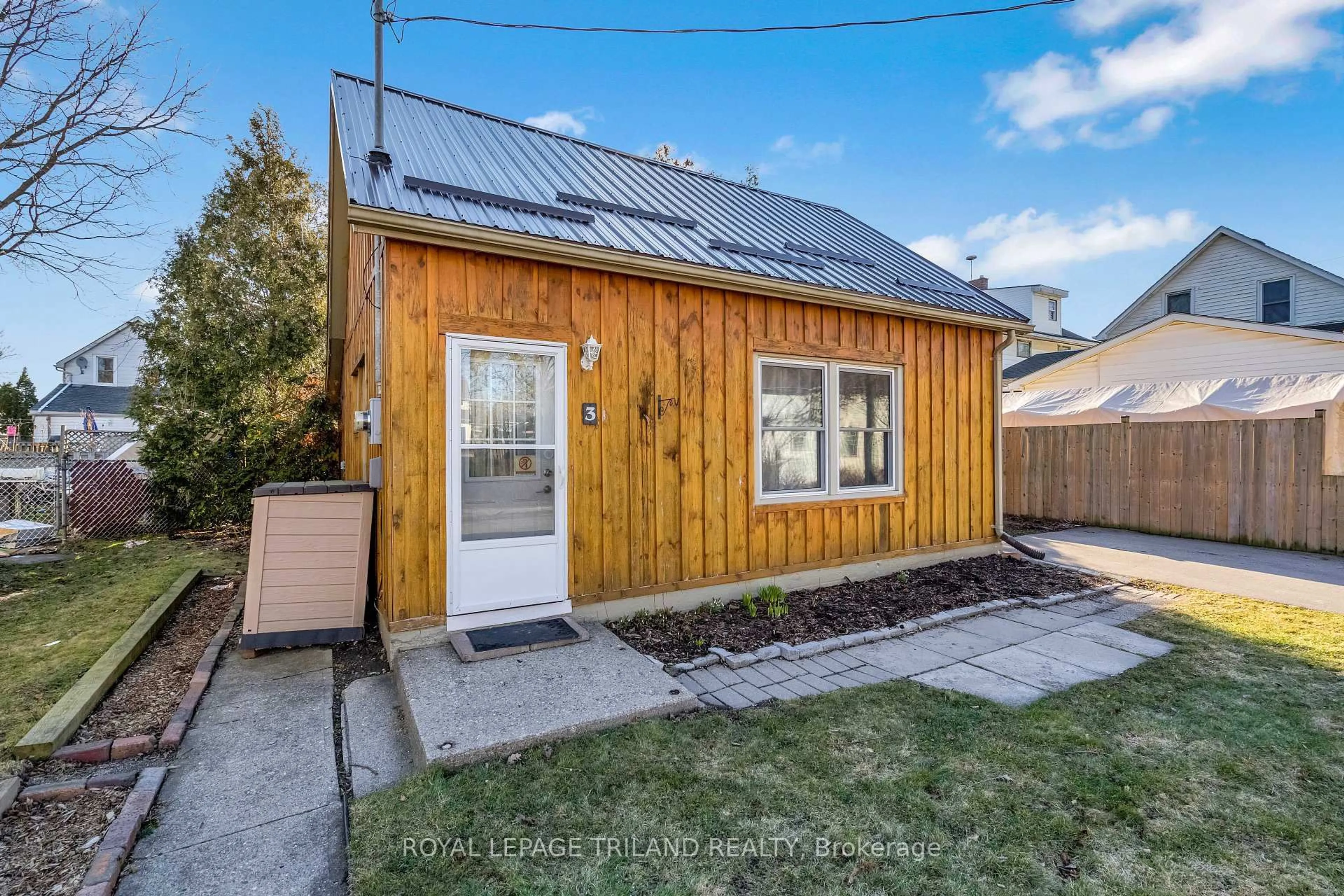 Shed for 3 Penwarden St, St. Thomas Ontario N5P 2R6
