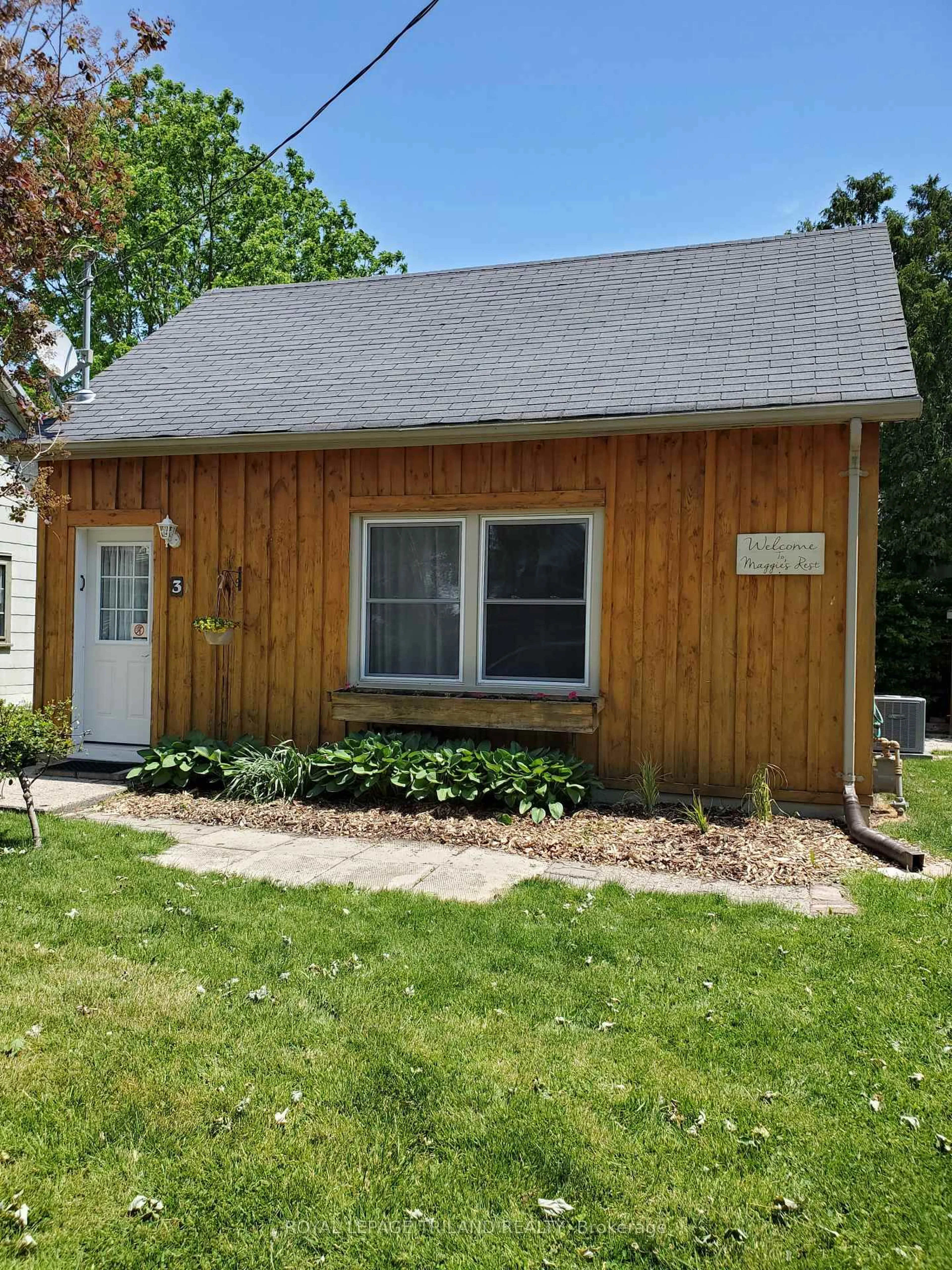 Home with vinyl exterior material, street for 3 Penwarden St, St. Thomas Ontario N5P 2R6