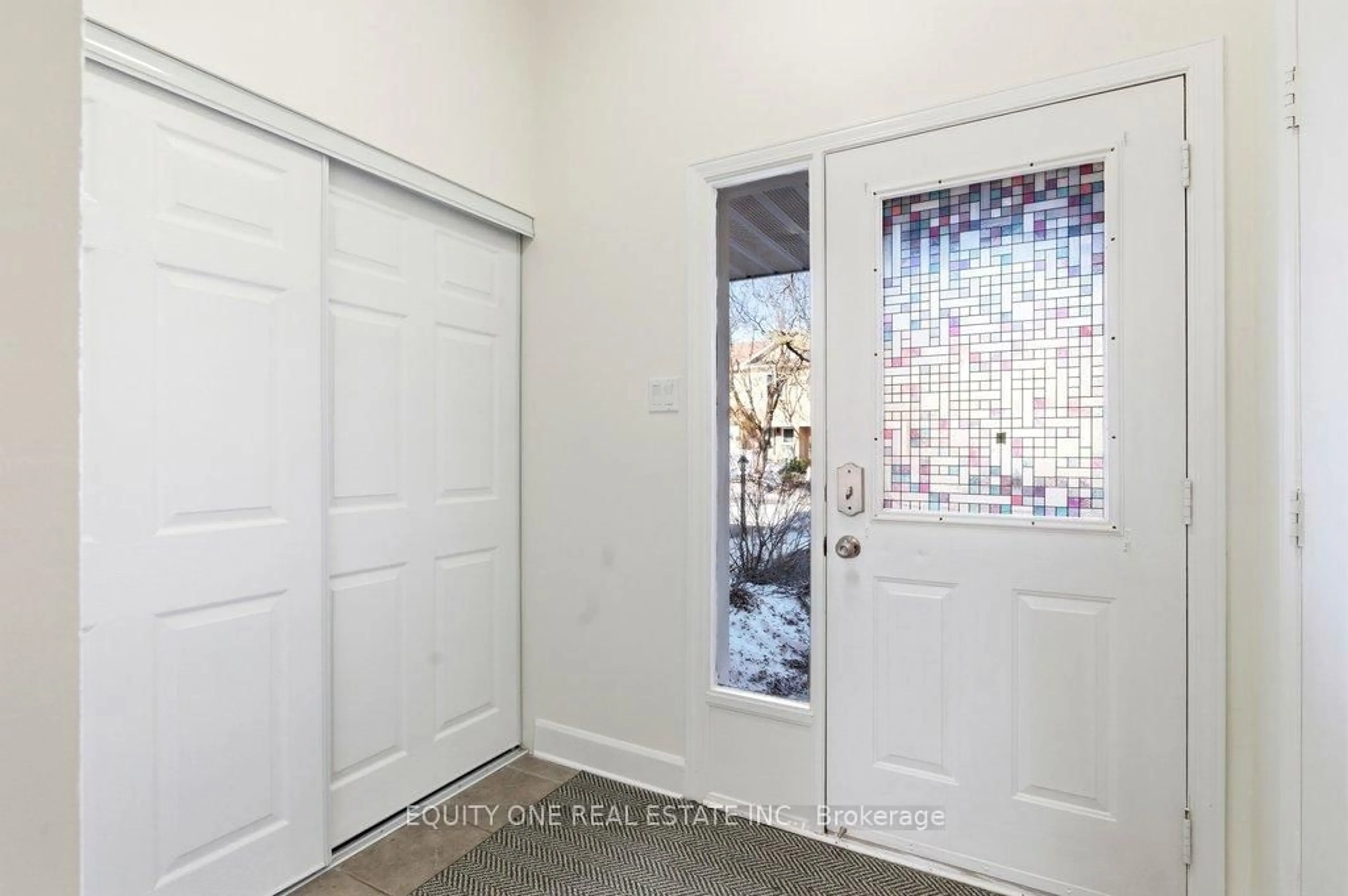 Indoor entryway for 35 Willwood Cres, Ottawa Ontario K2J 4B2