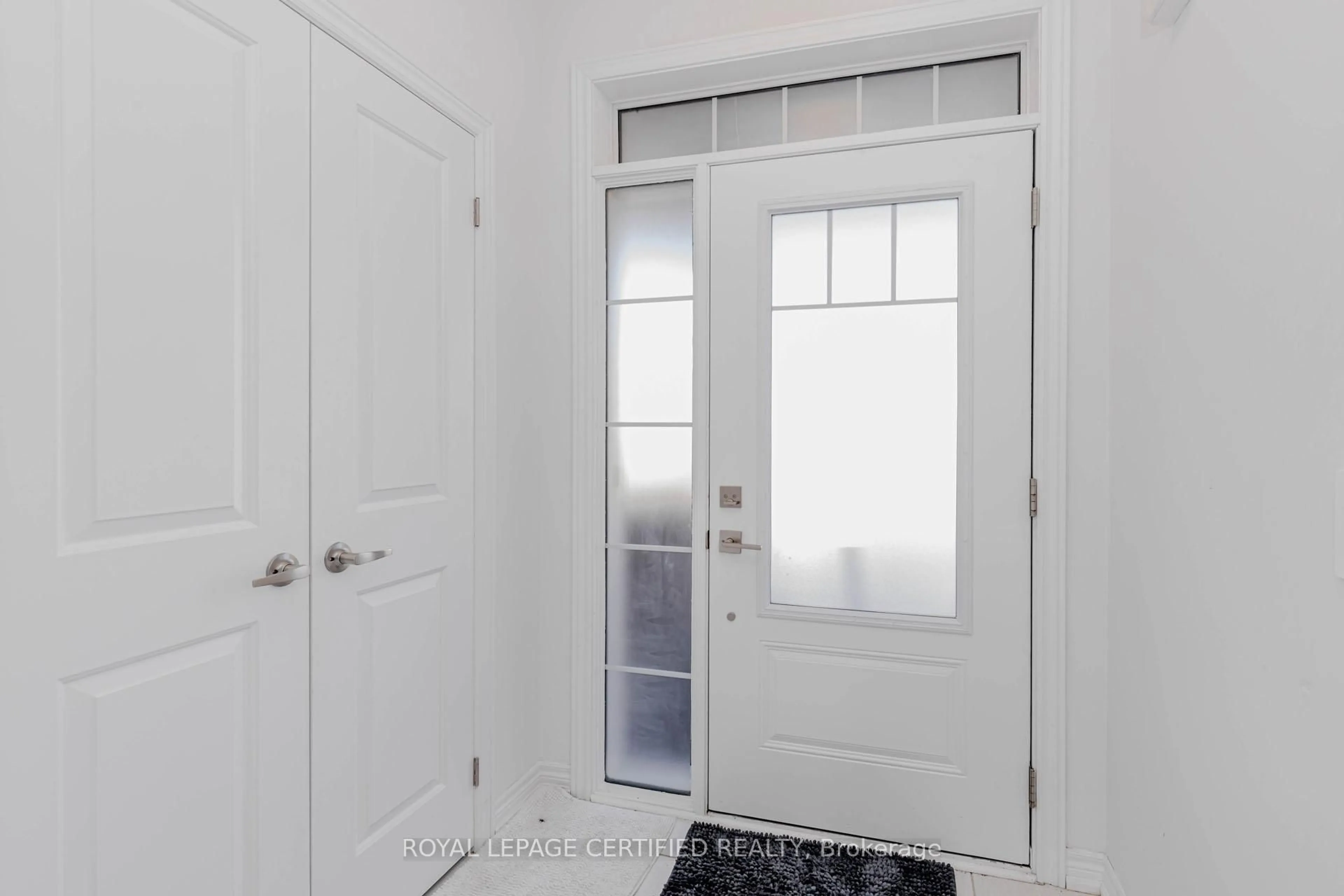 Indoor entryway for 114 Edminston Dr, Centre Wellington Ontario N1M 0J1