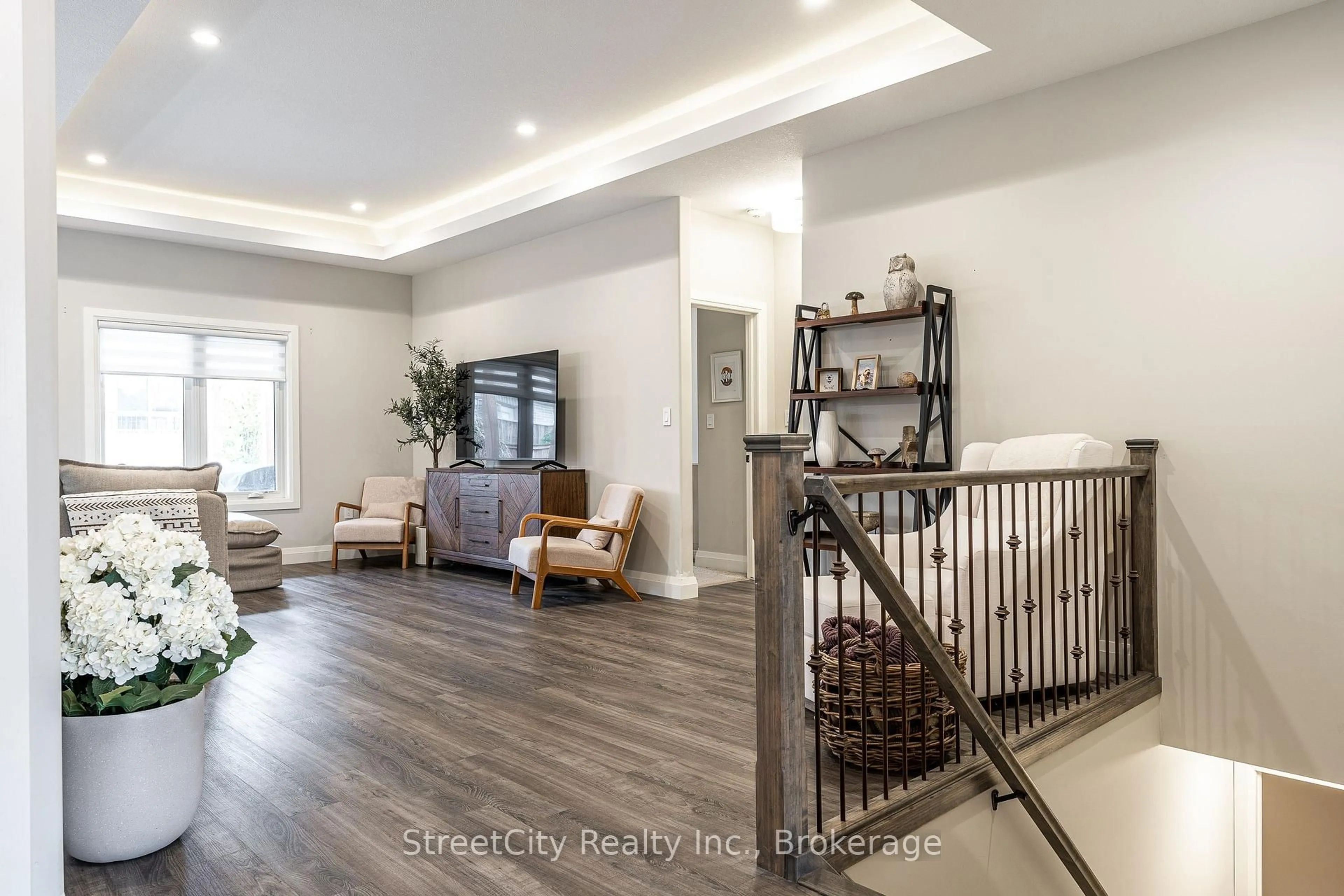 Indoor entryway for 32 Culliton St, Stratford Ontario N5A 0G2