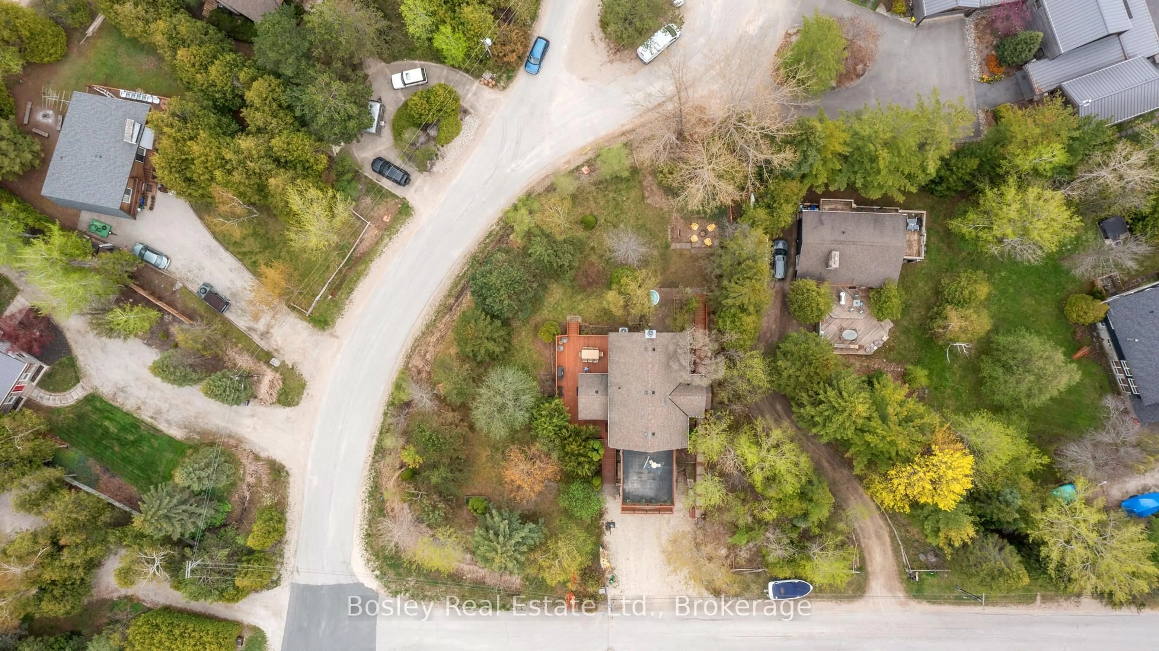 A pic from outside/outdoor area/front of a property/back of a property/a pic from drone, street for 169 LAKEWOOD Dr, Blue Mountains Ontario N0H 2P0