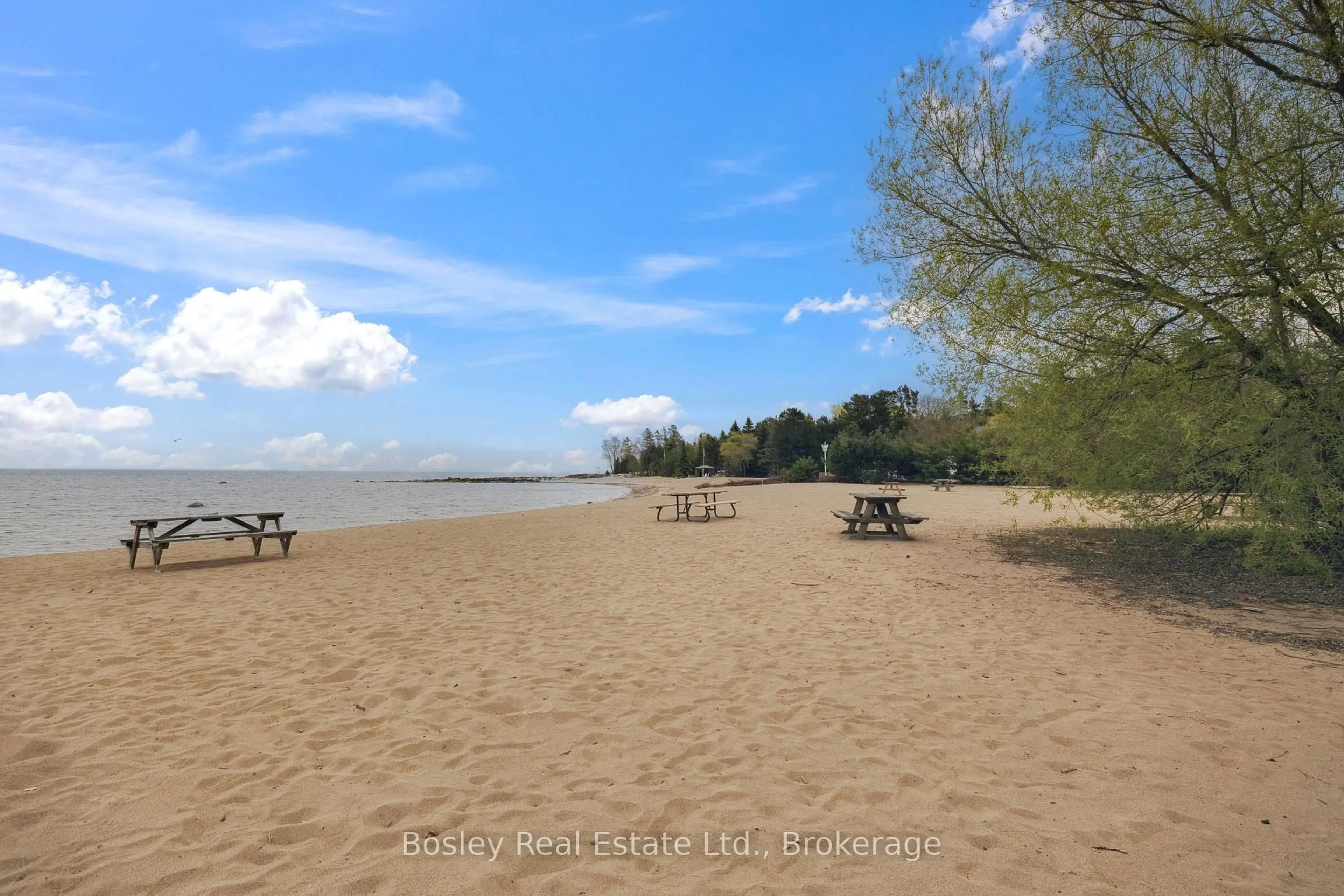 Blurry image for 169 LAKEWOOD Dr, Blue Mountains Ontario N0H 2P0