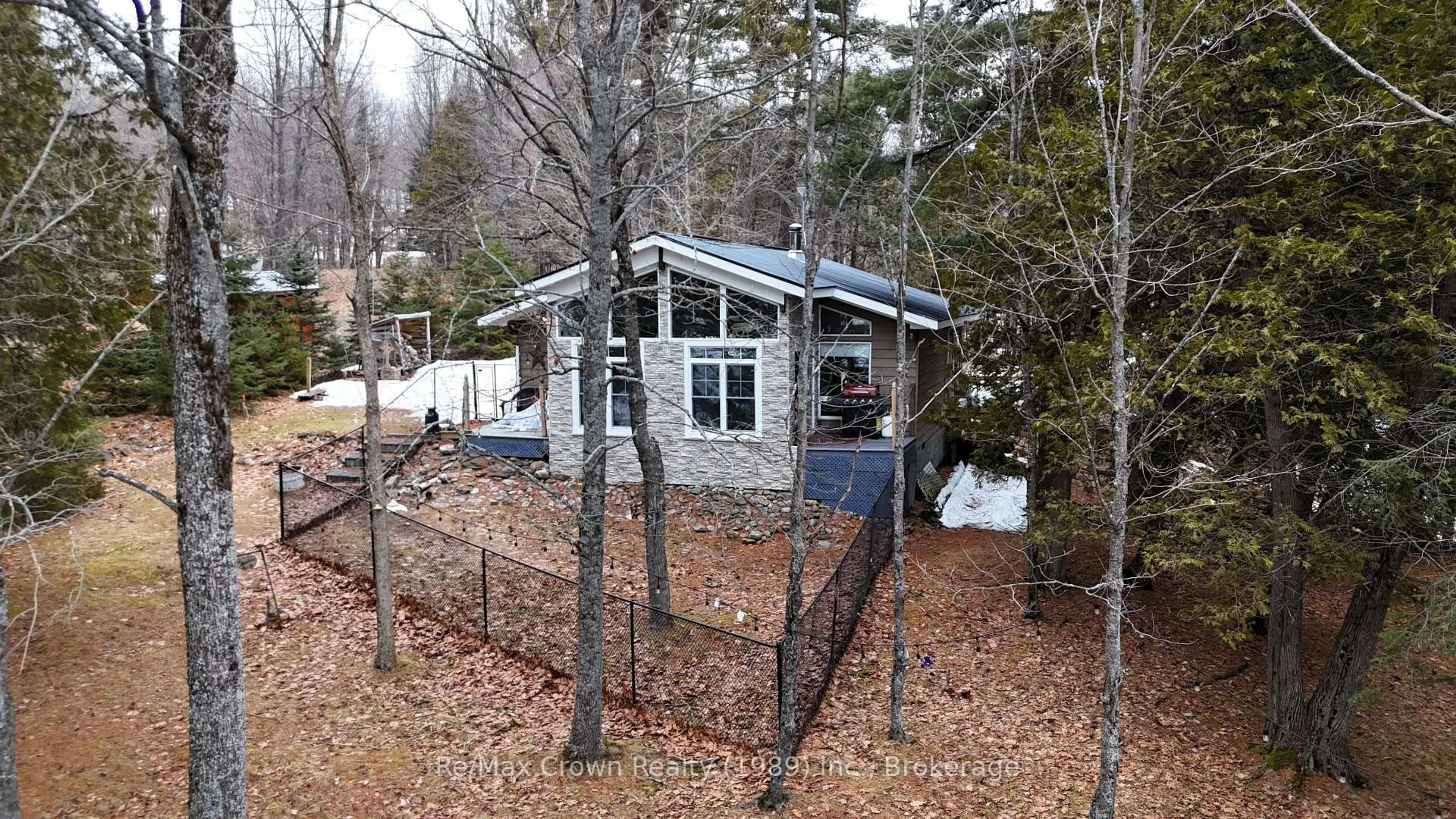 A pic from outside/outdoor area/front of a property/back of a property/a pic from drone, unknown for 935 Limberlost Point Rd, Parry Sound Remote Area Ontario P0H 2R0
