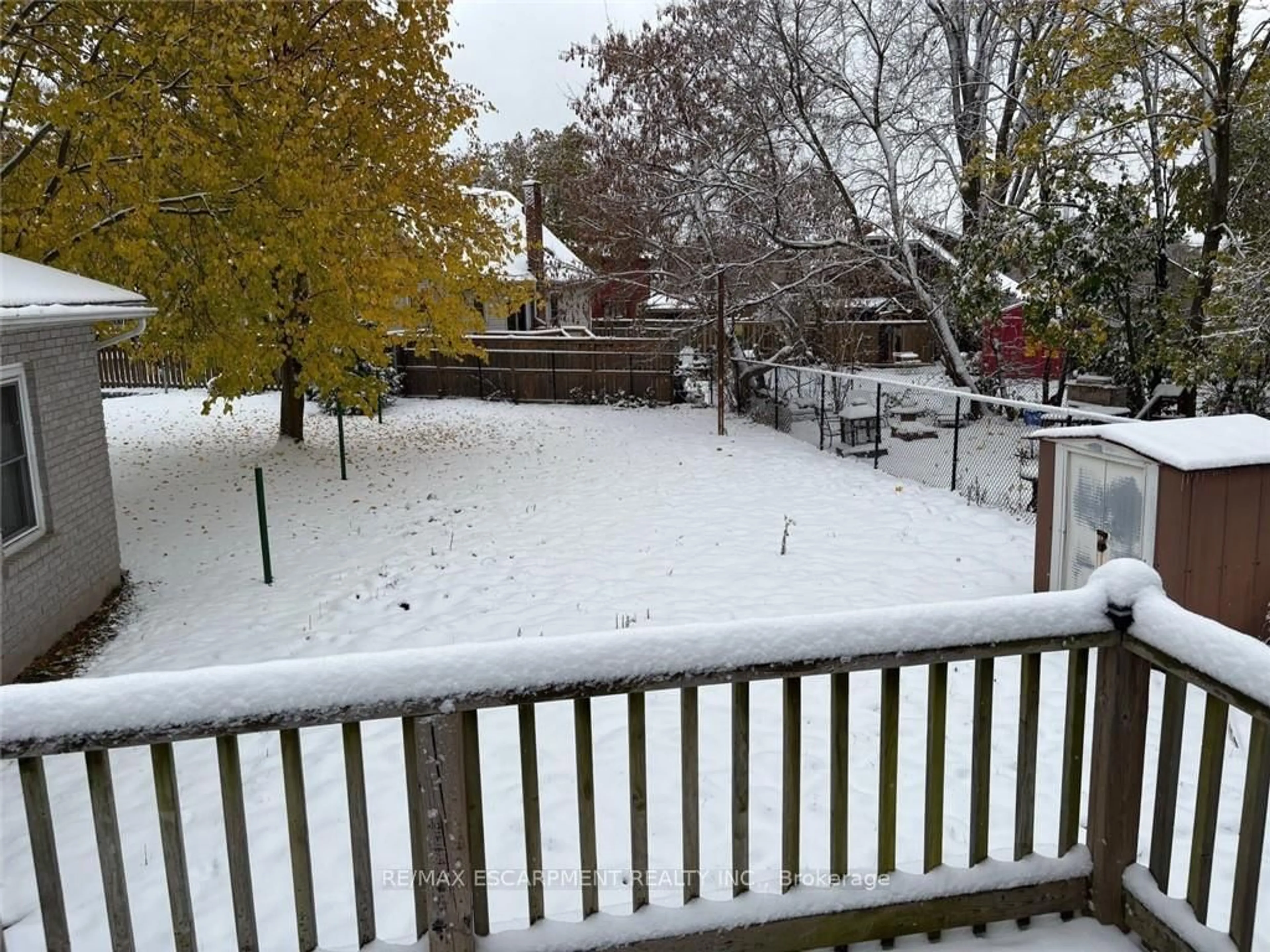 A pic from outside/outdoor area/front of a property/back of a property/a pic from drone, street for 30 Eastchester Ave, St. Catharines Ontario L2P 2V6